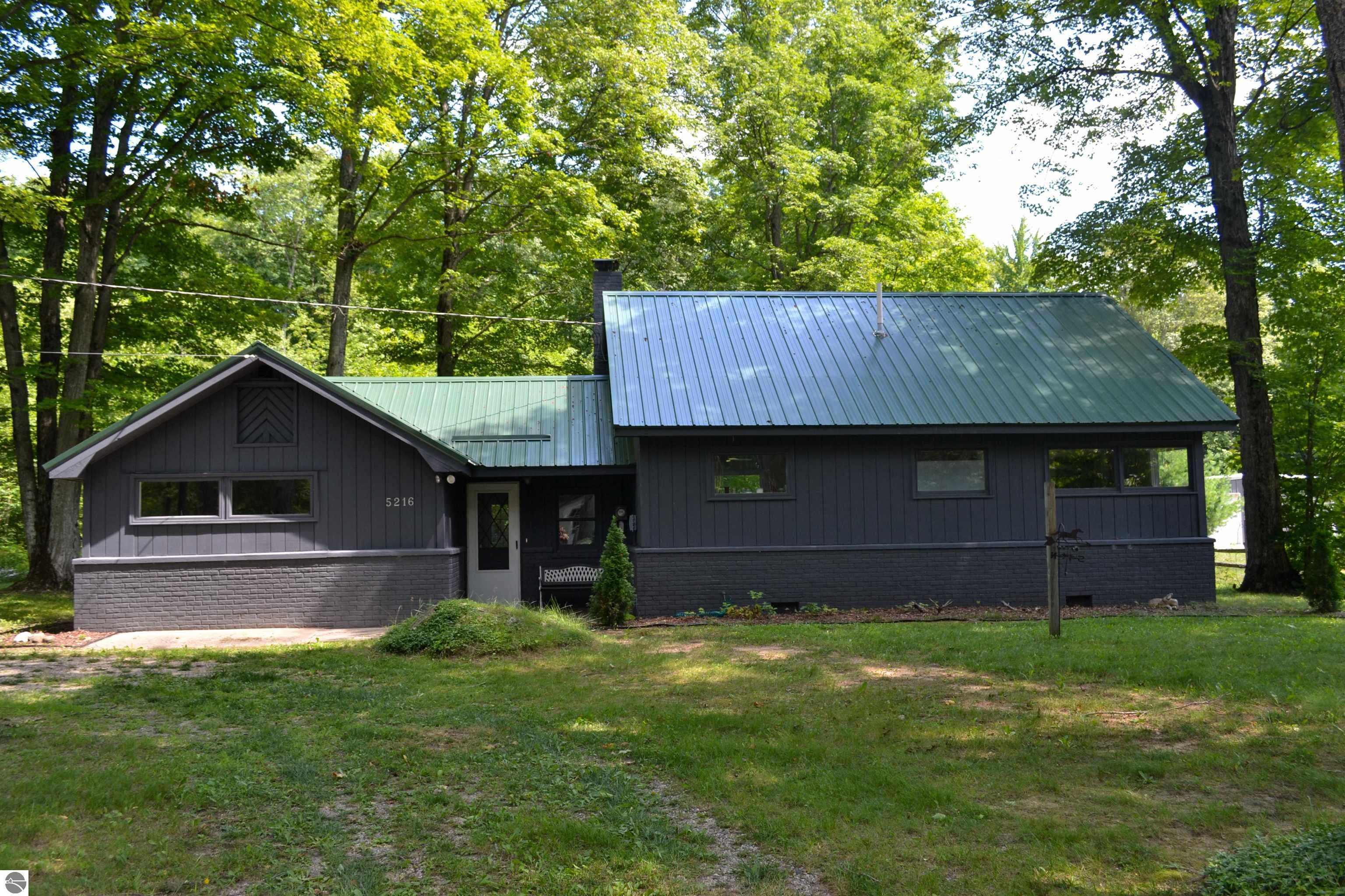 5216 E Shore Drive NE — photo