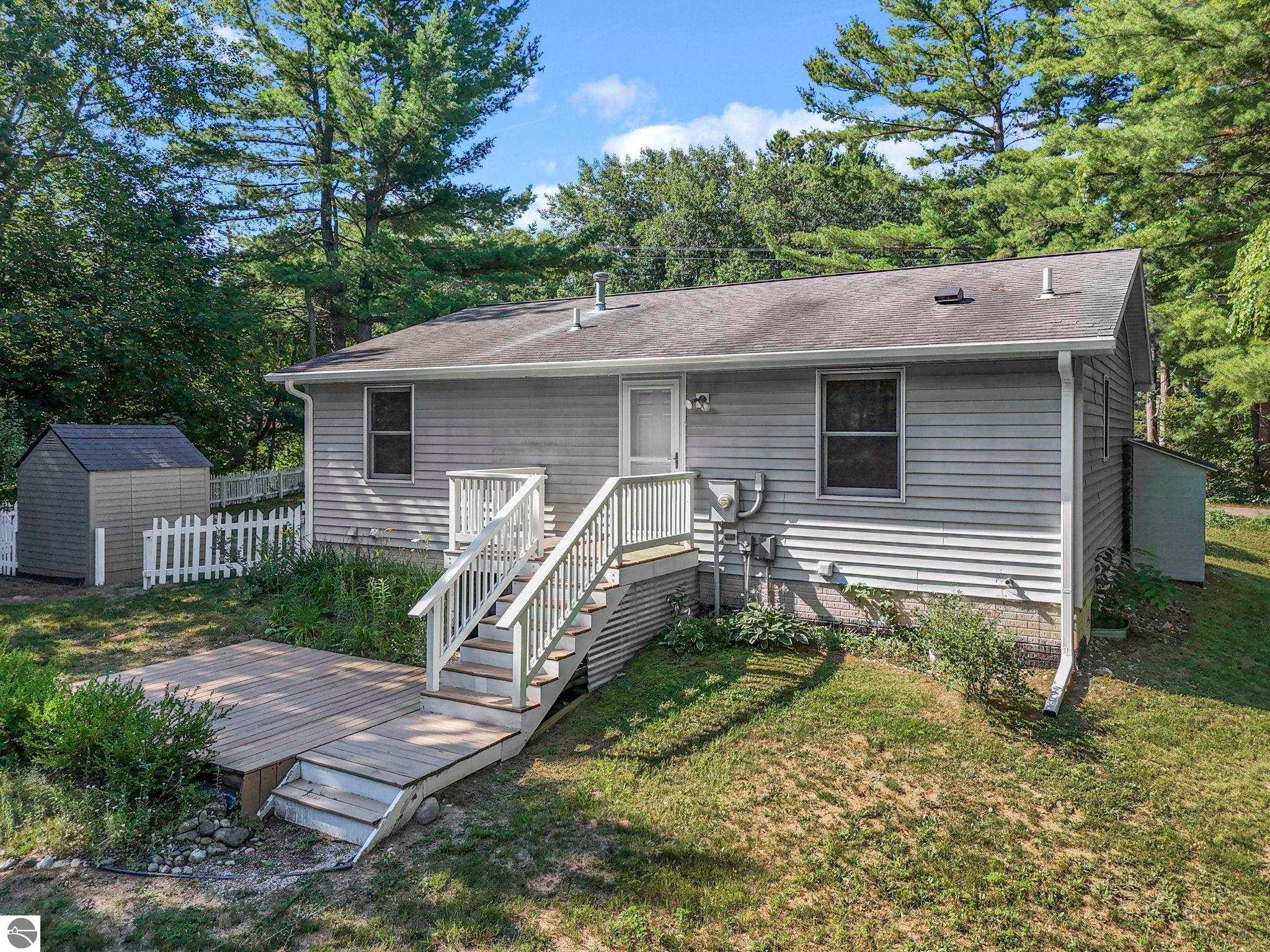 2020 Cove Drive — photo