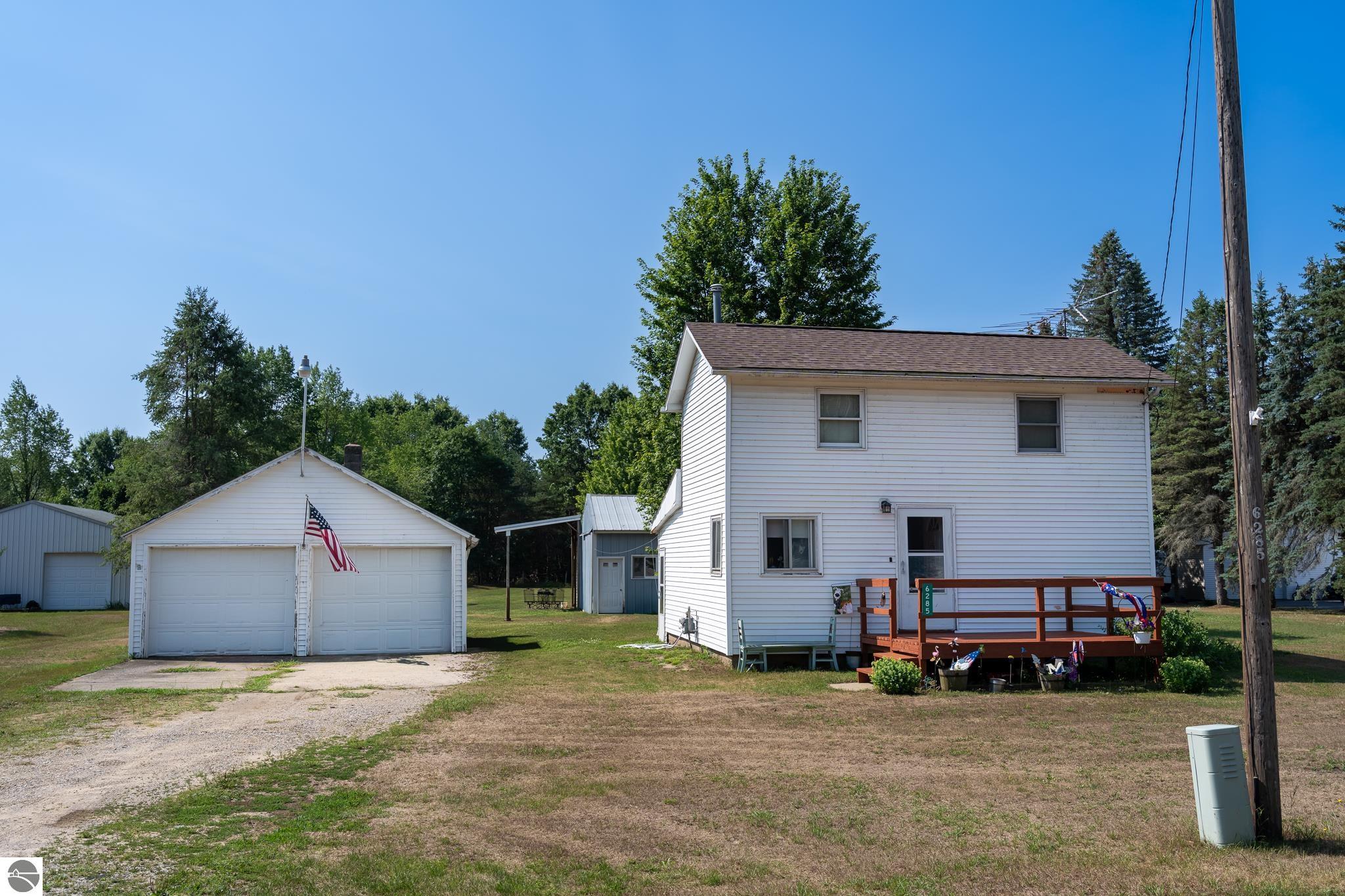 6285 Main Street — photo