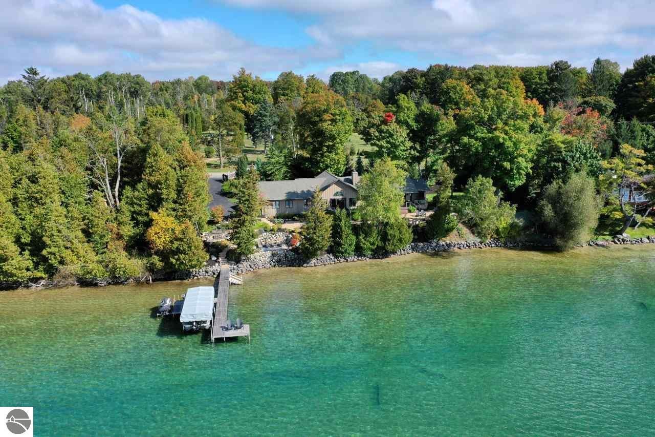 4595 NE Torch Lake Drive — photo