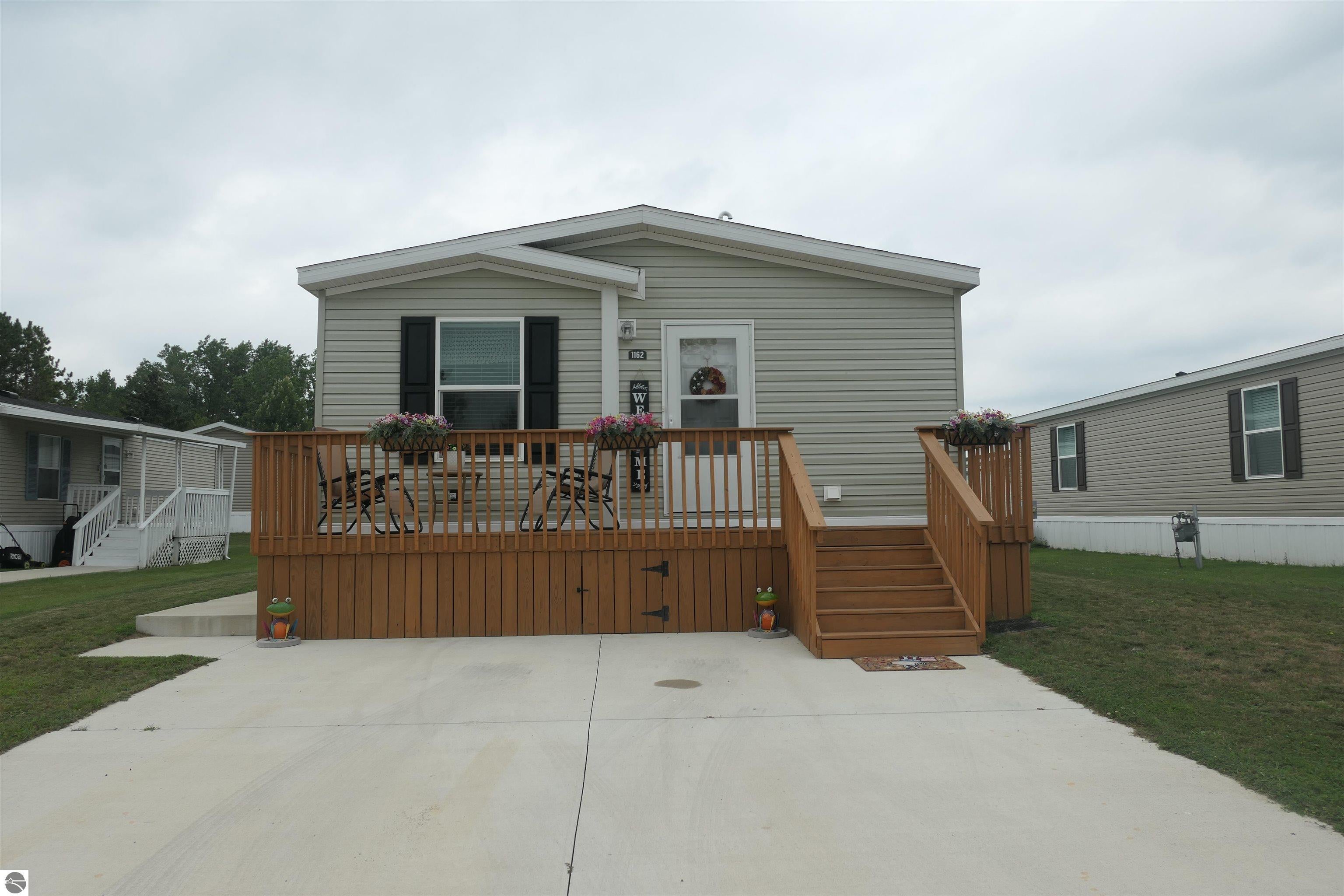 1162 Wellington Drive — photo