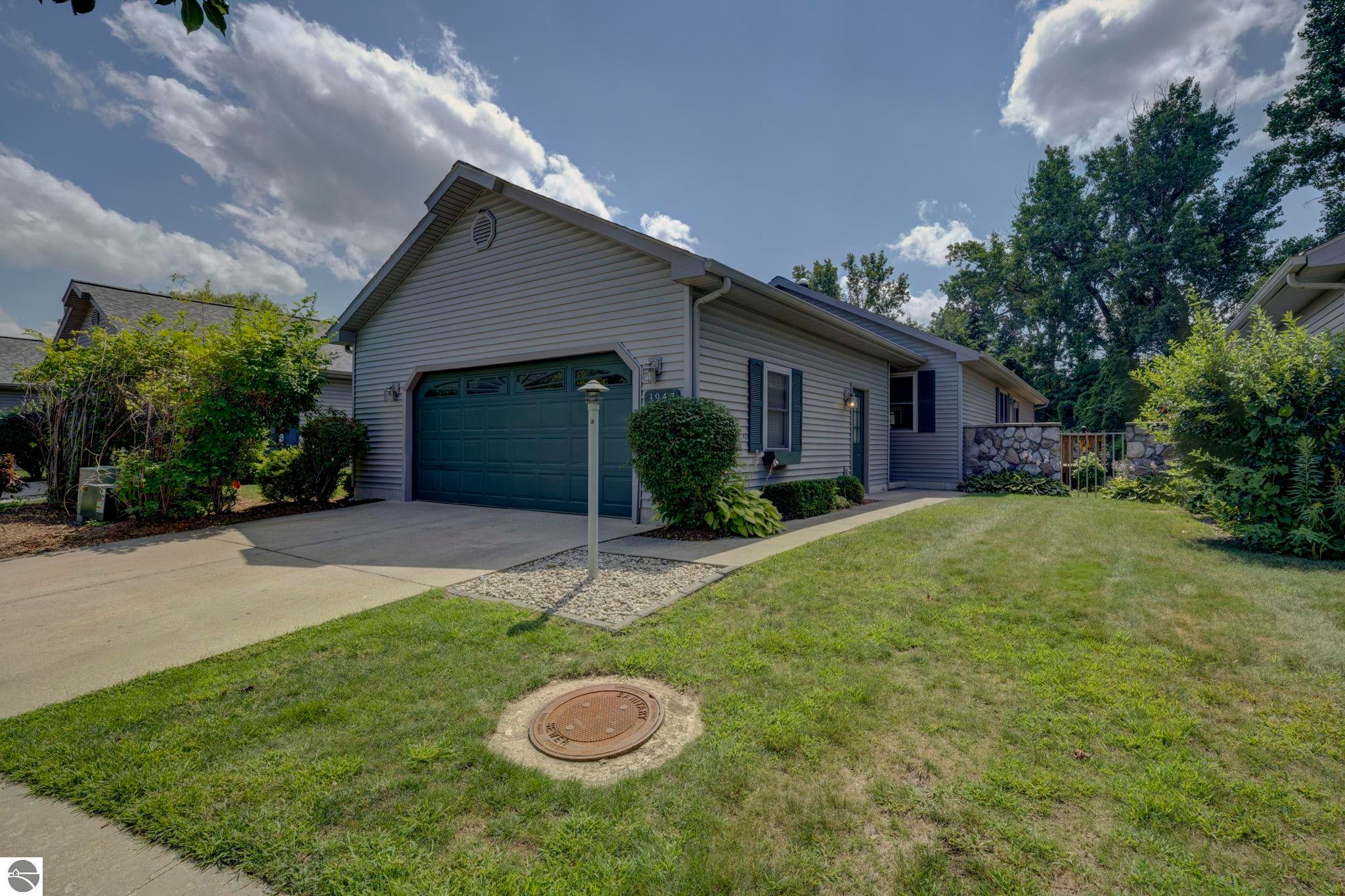3947 Creekside Drive — photo