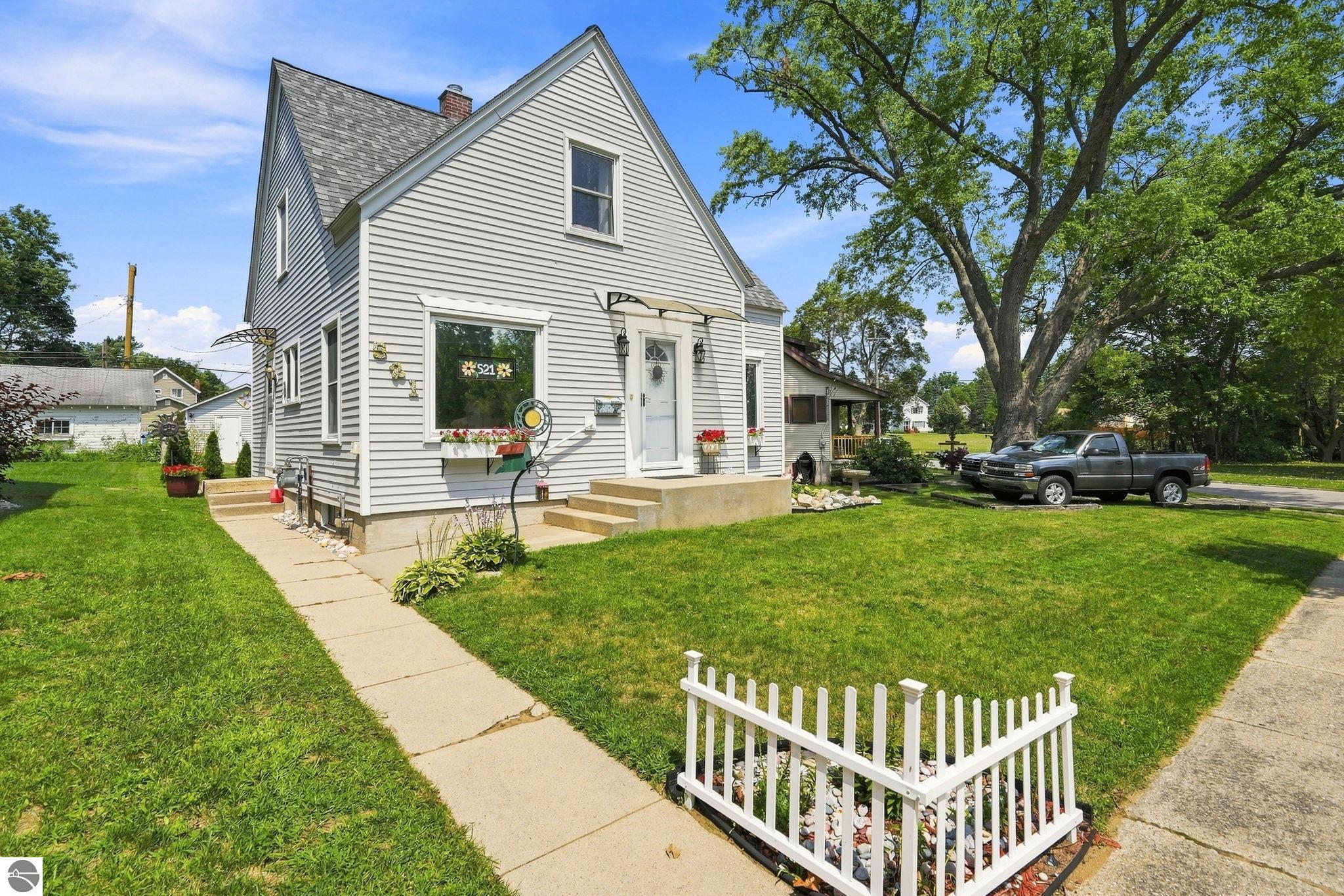 521 E Chapin Street — photo