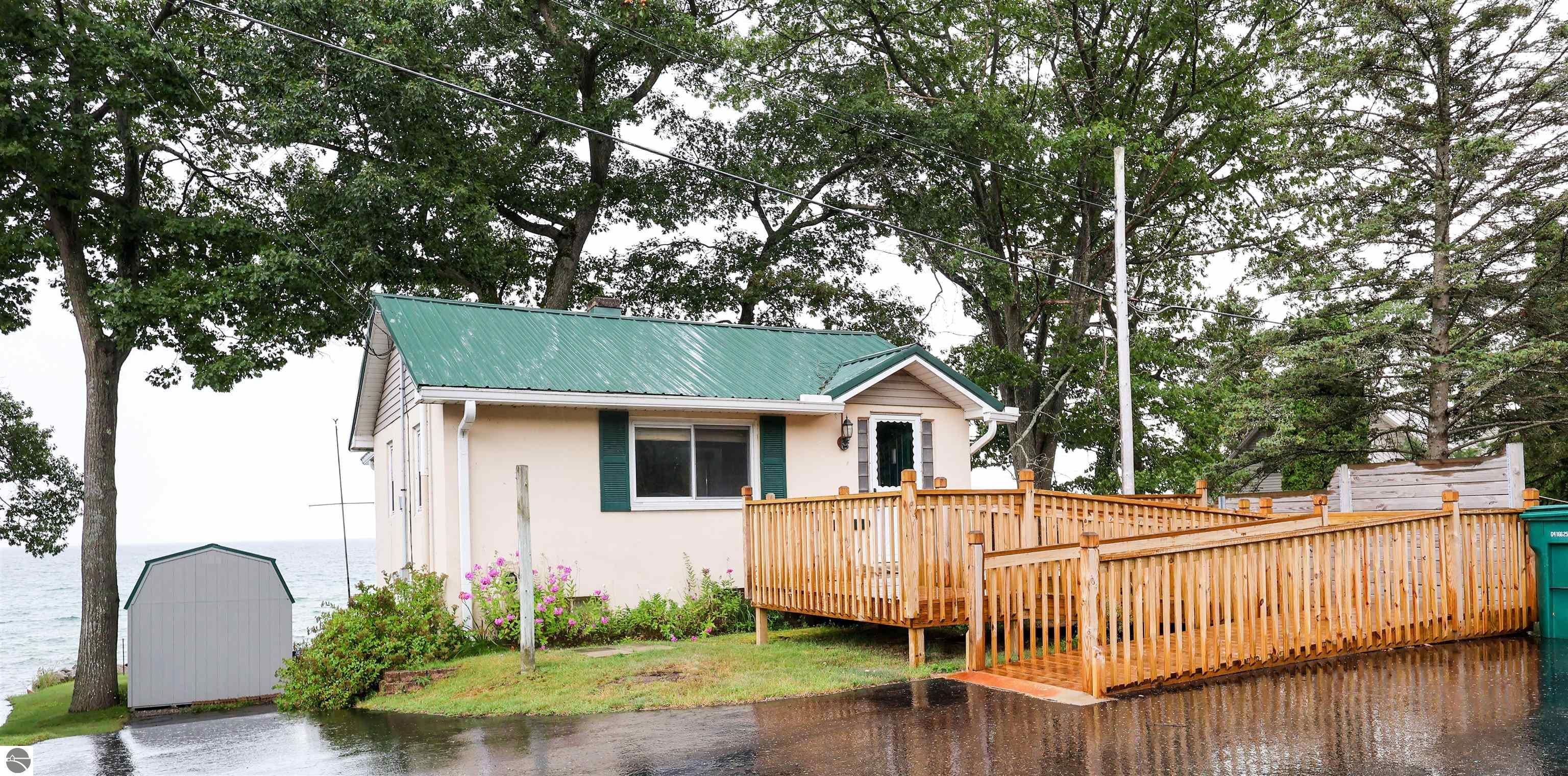 1396 US-23 — photo