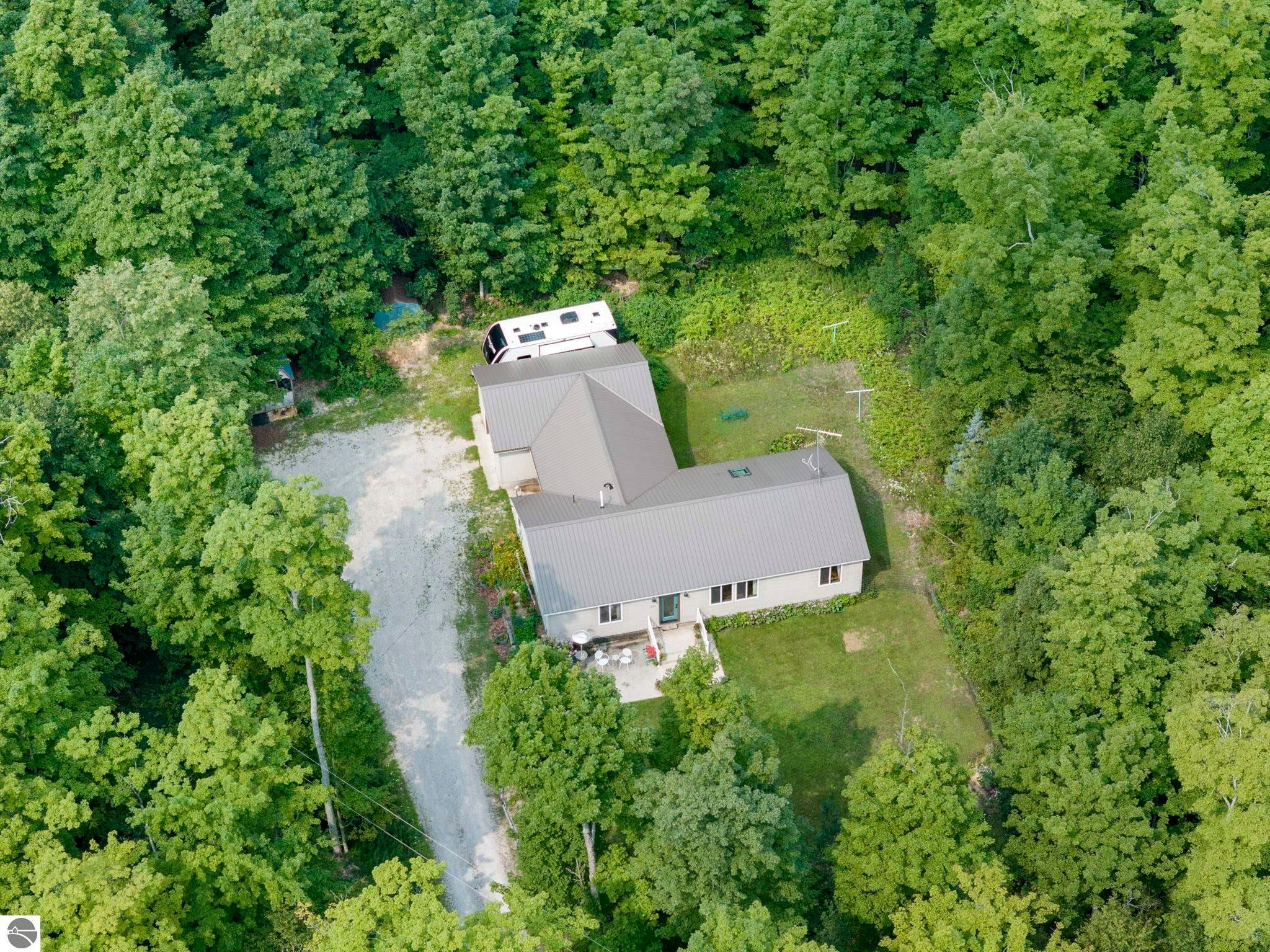 3652 S Schomberg Road — photo