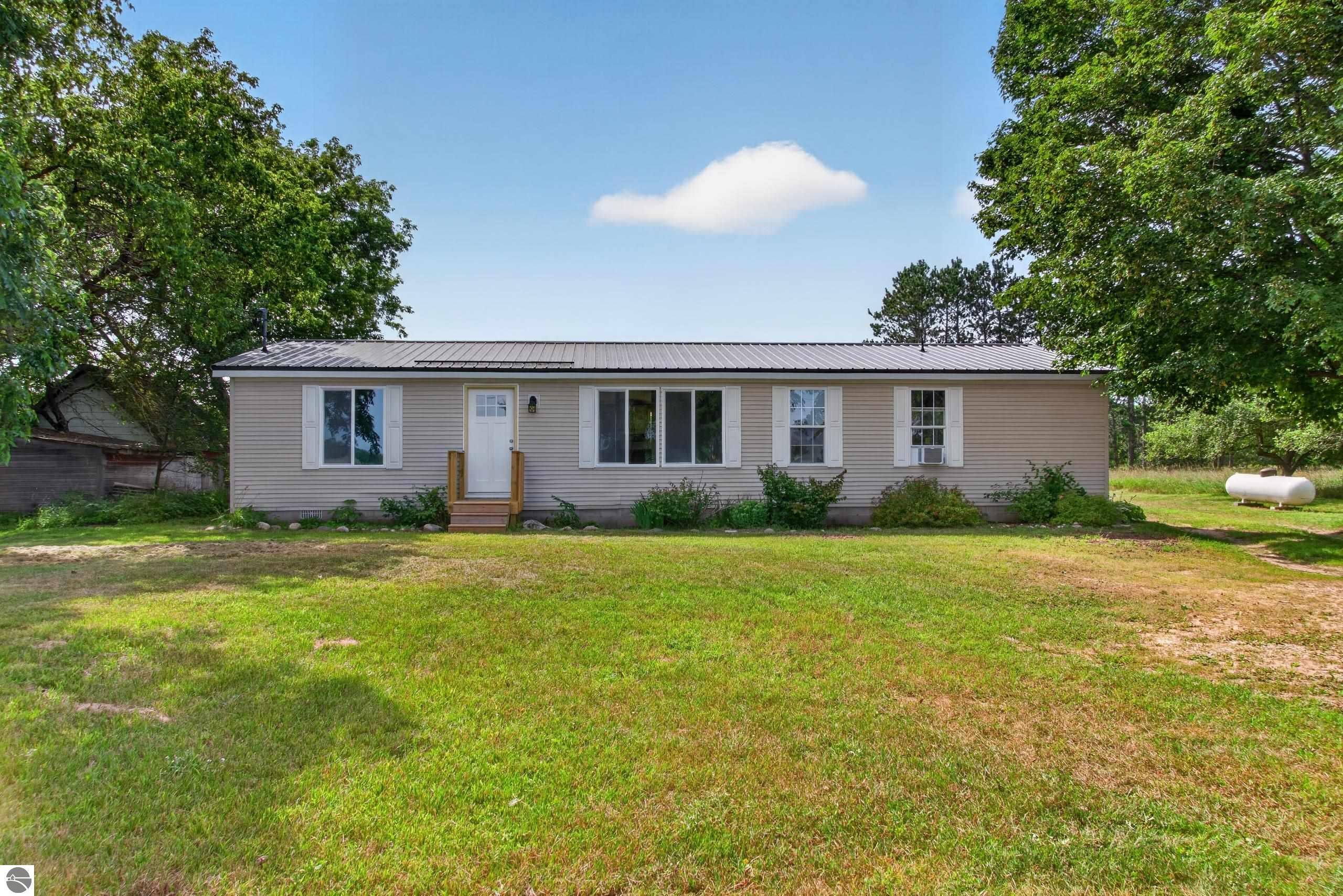 615 NE County Road 571 — photo