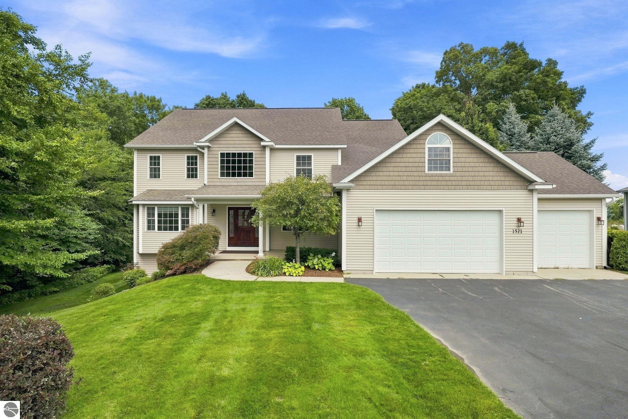 1521 Bee Court — photo