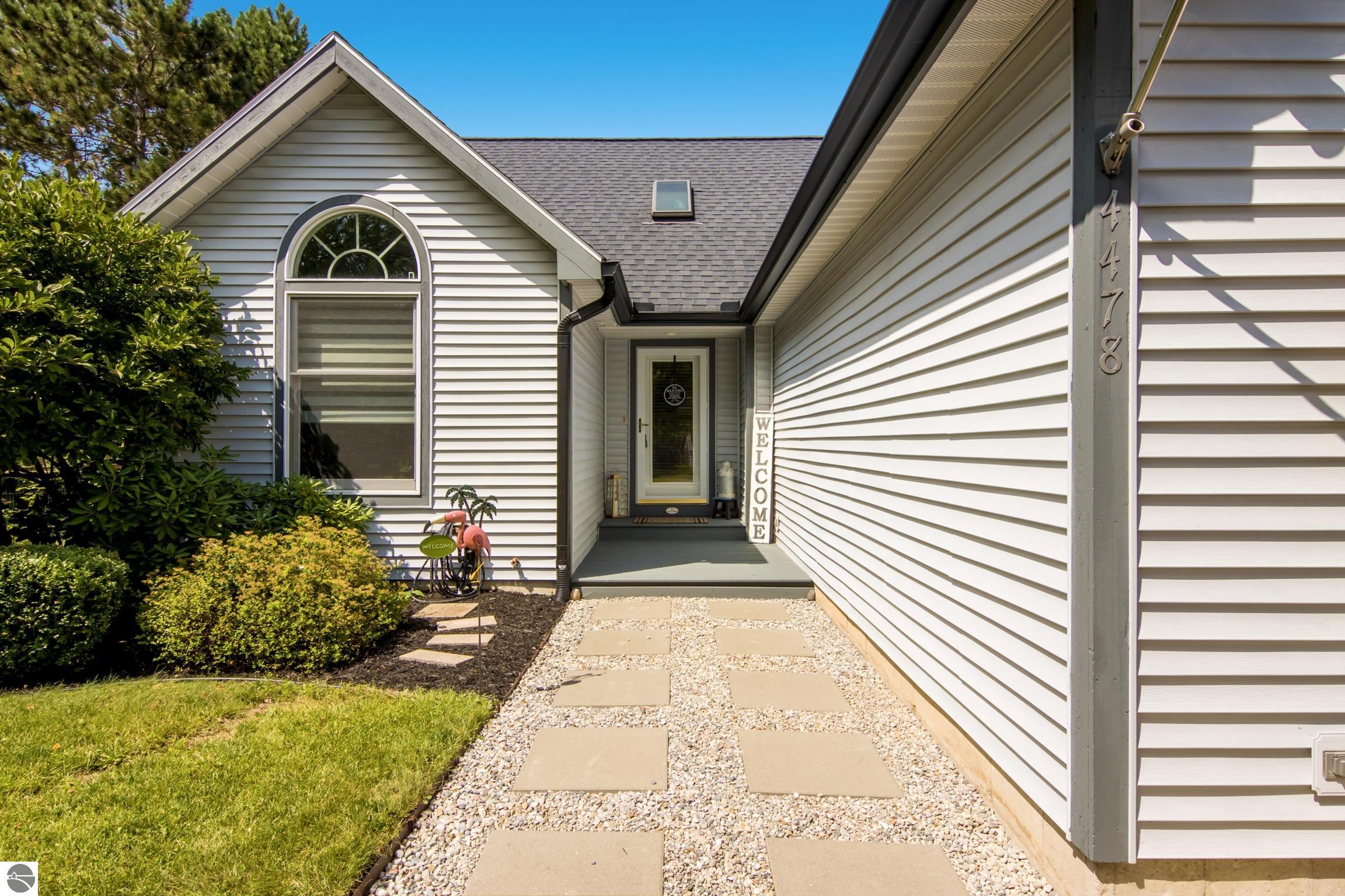 4478 Hampshire Drive — photo