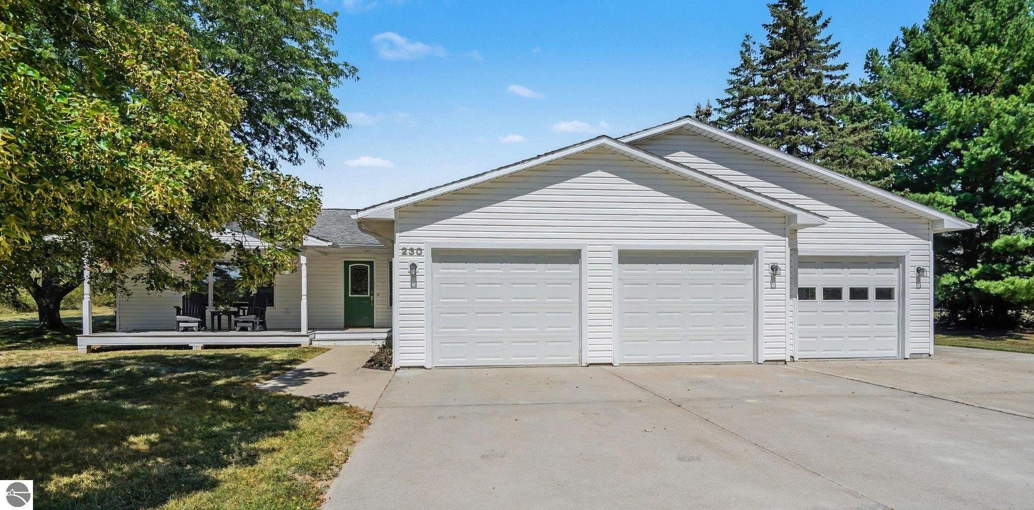 230 W Deerfield Road — photo