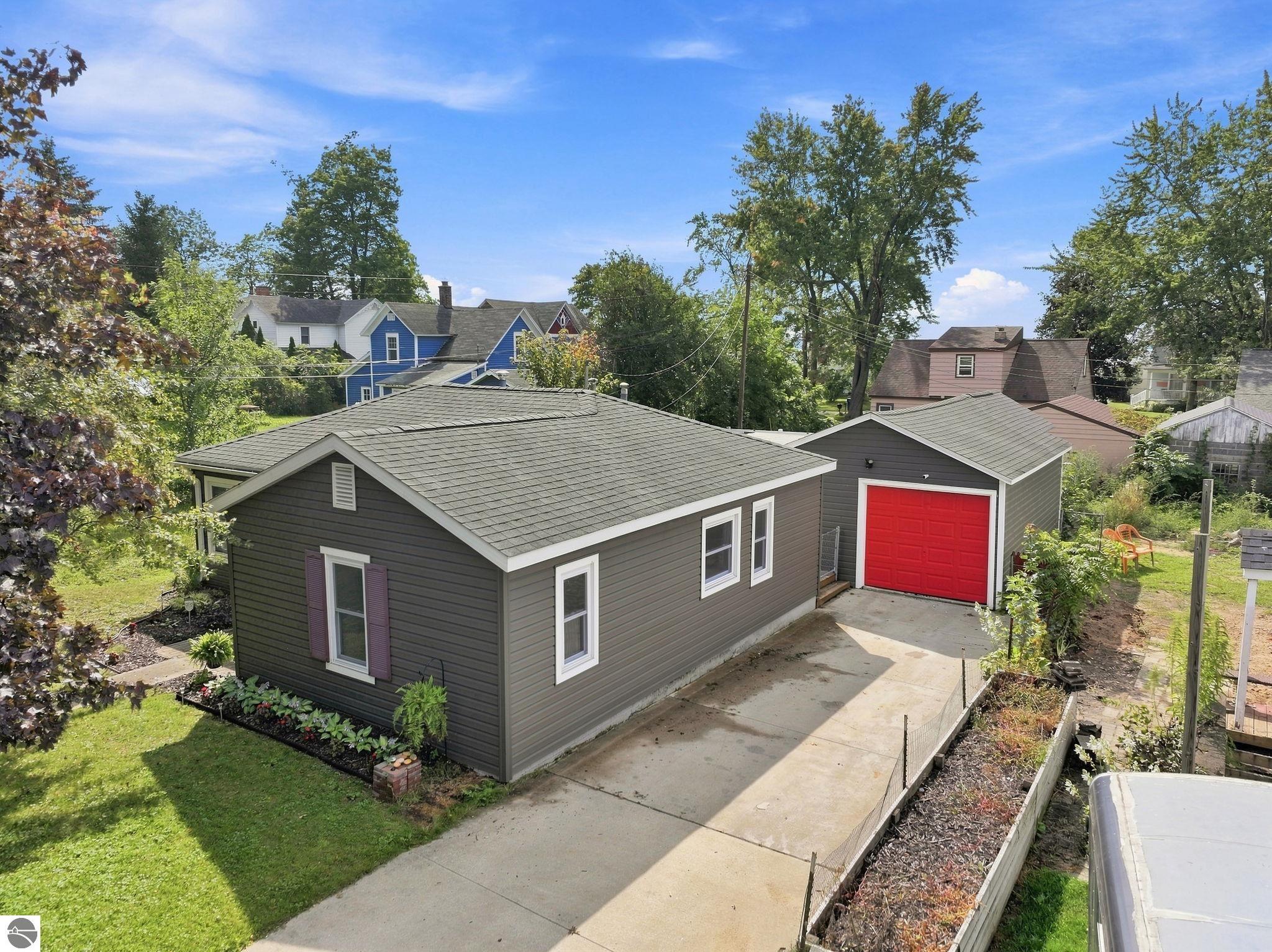 304 S Pine Street — photo