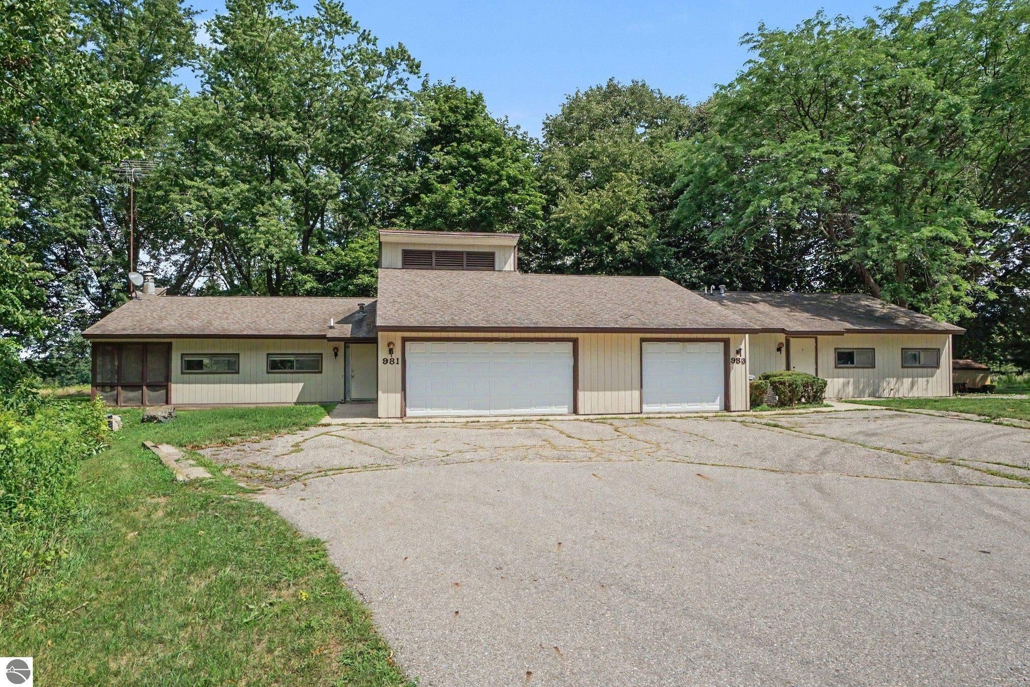 981 Meadowbrook Drive — photo