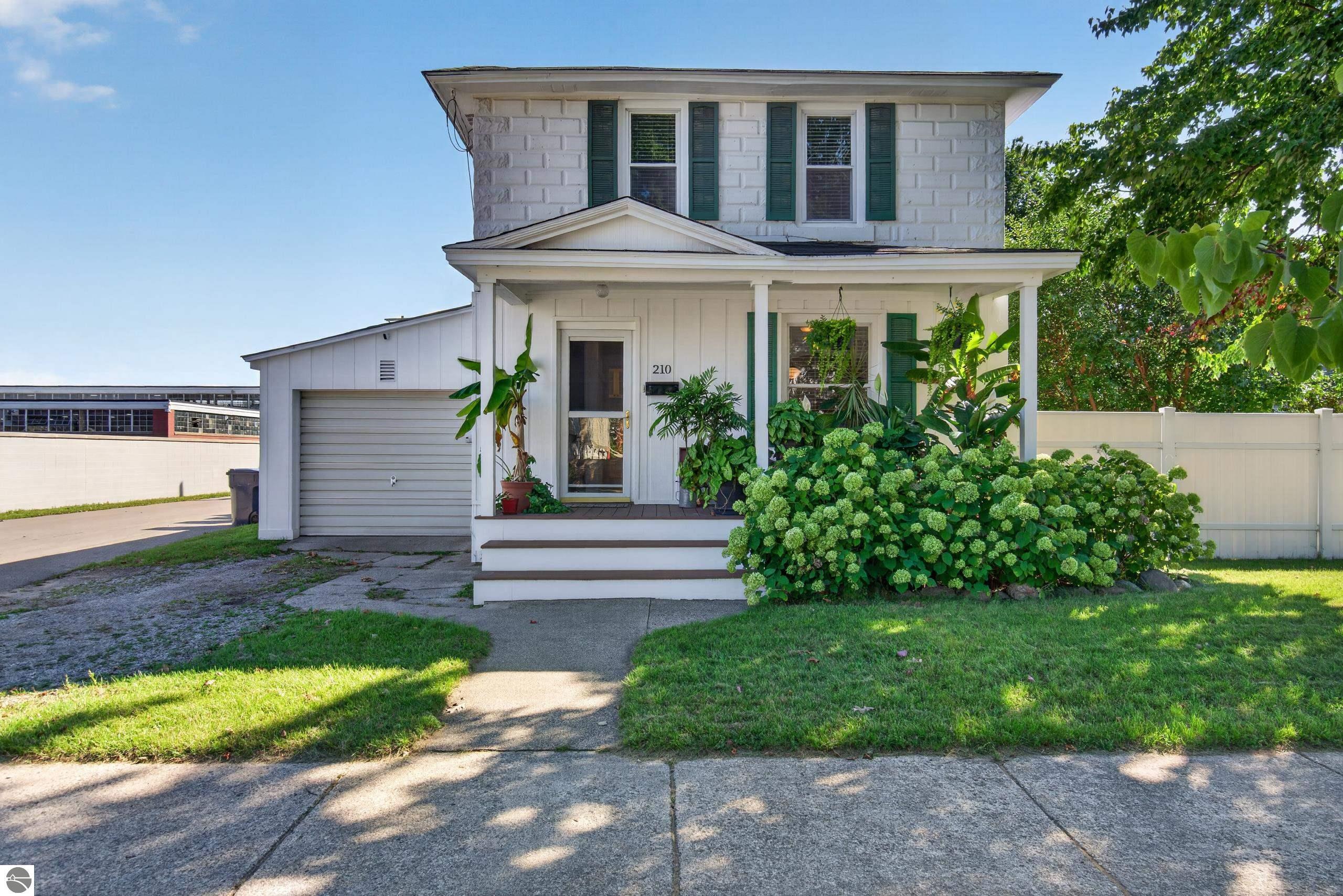 210 E Twelfth Street — photo