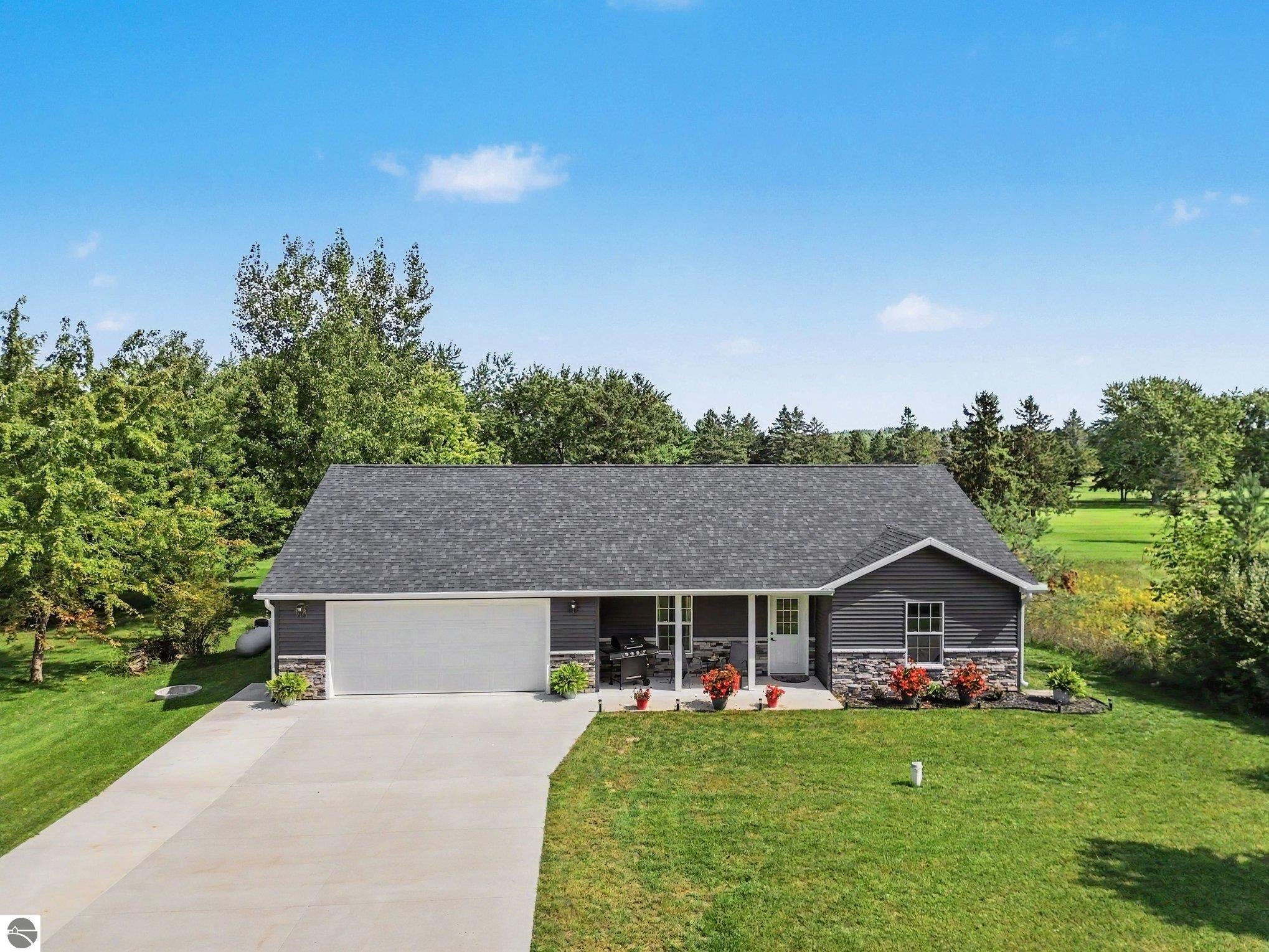 1009 Par Drive — photo