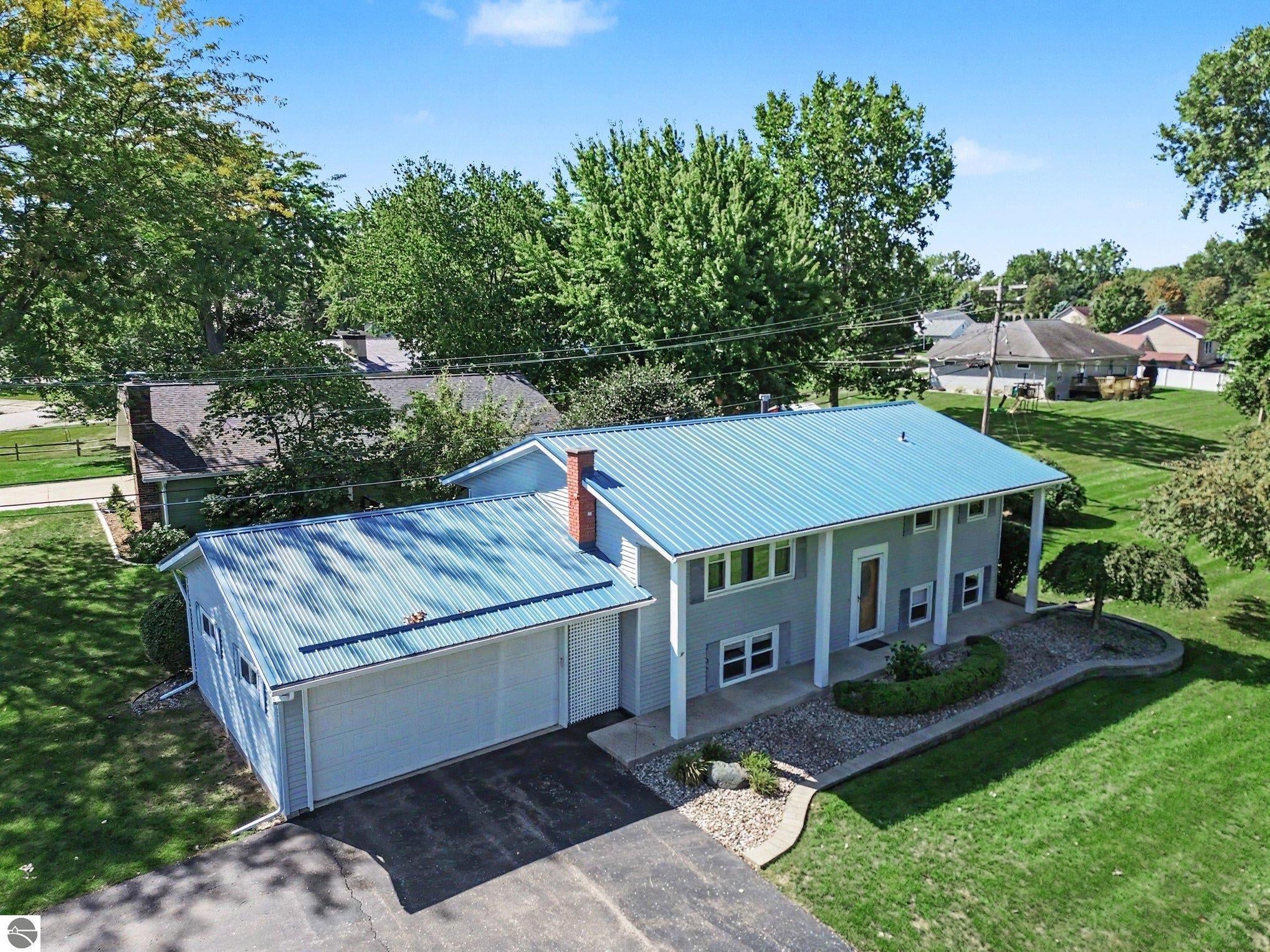 160 Devon Drive — photo