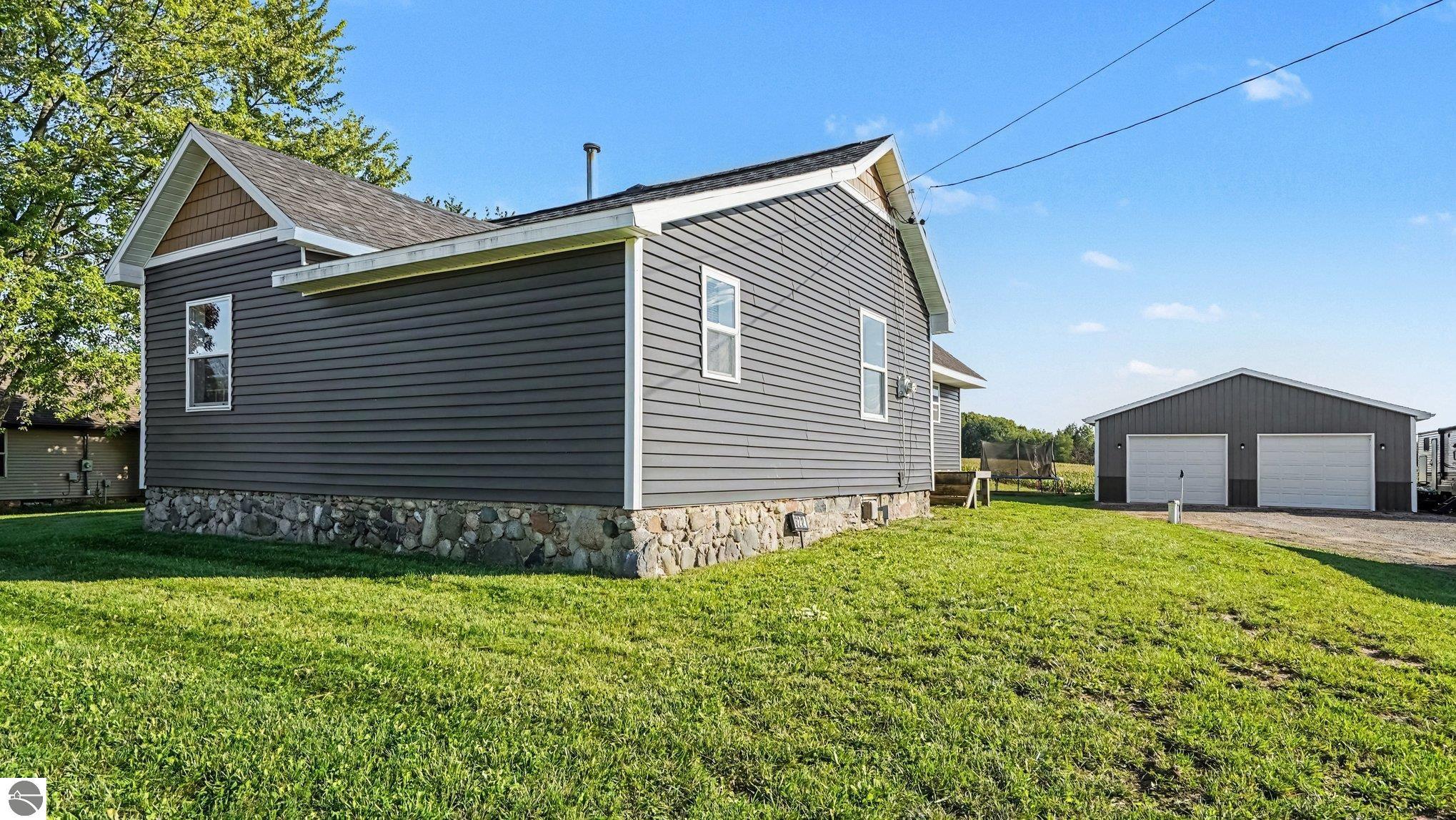 3212 E Surrey Road — photo