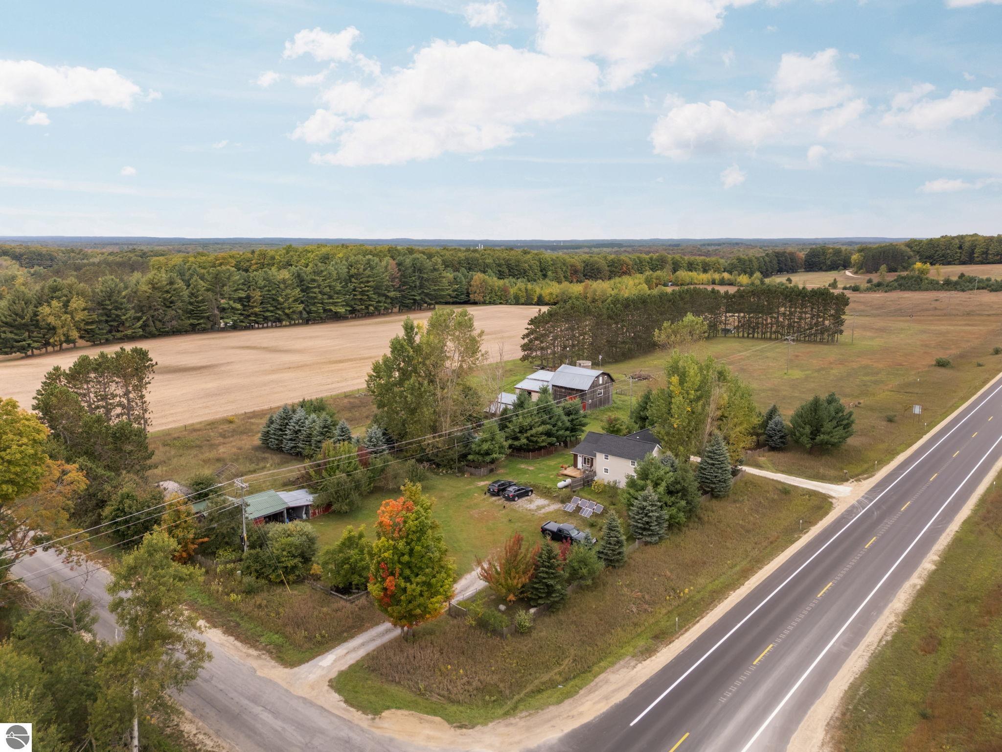 2948 SW M-66 — photo