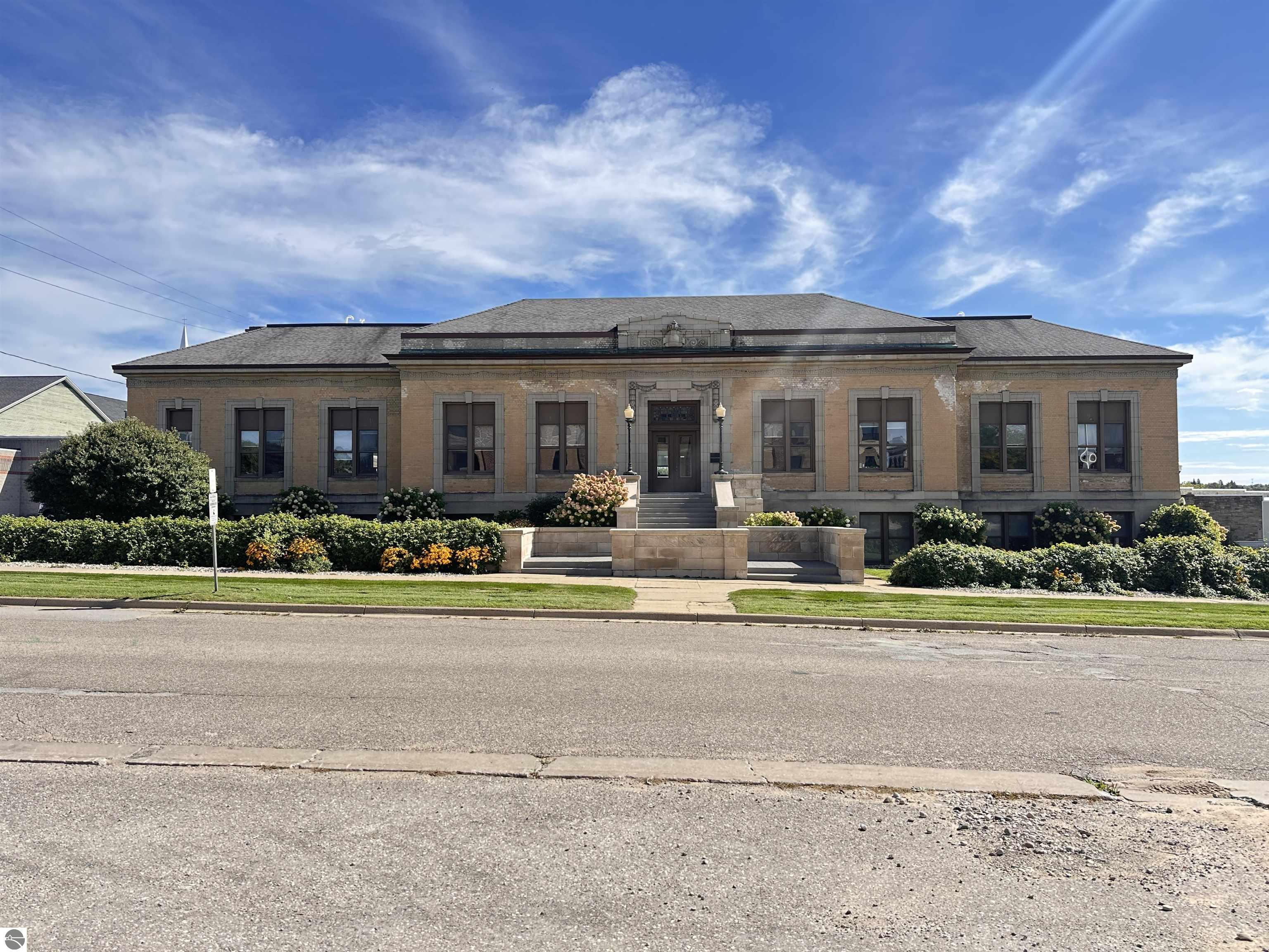 100 E Chapin Street — photo