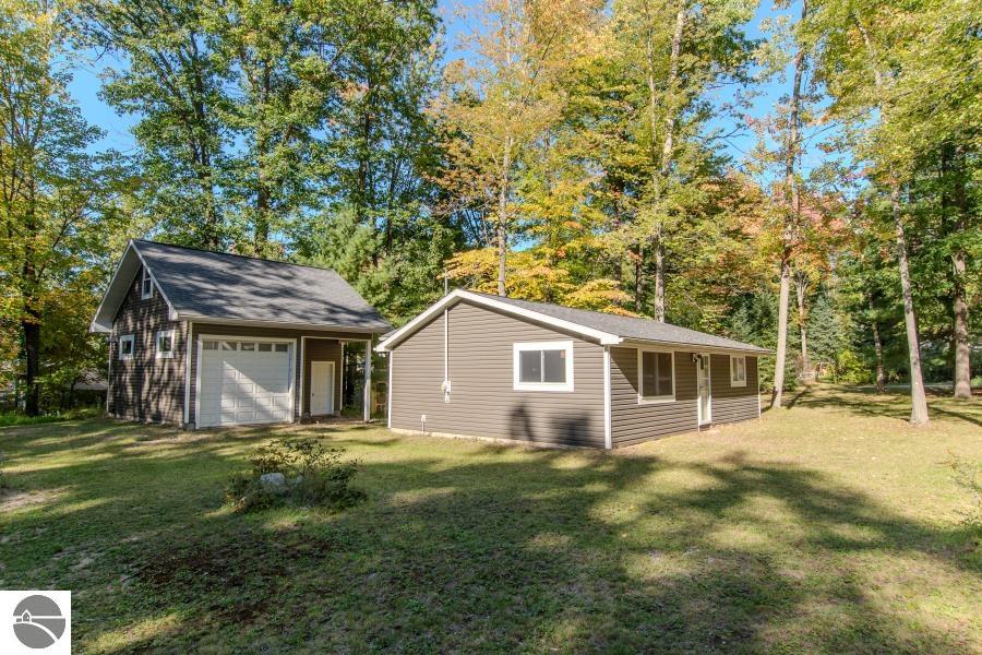 5362 Hillcrest Street — photo