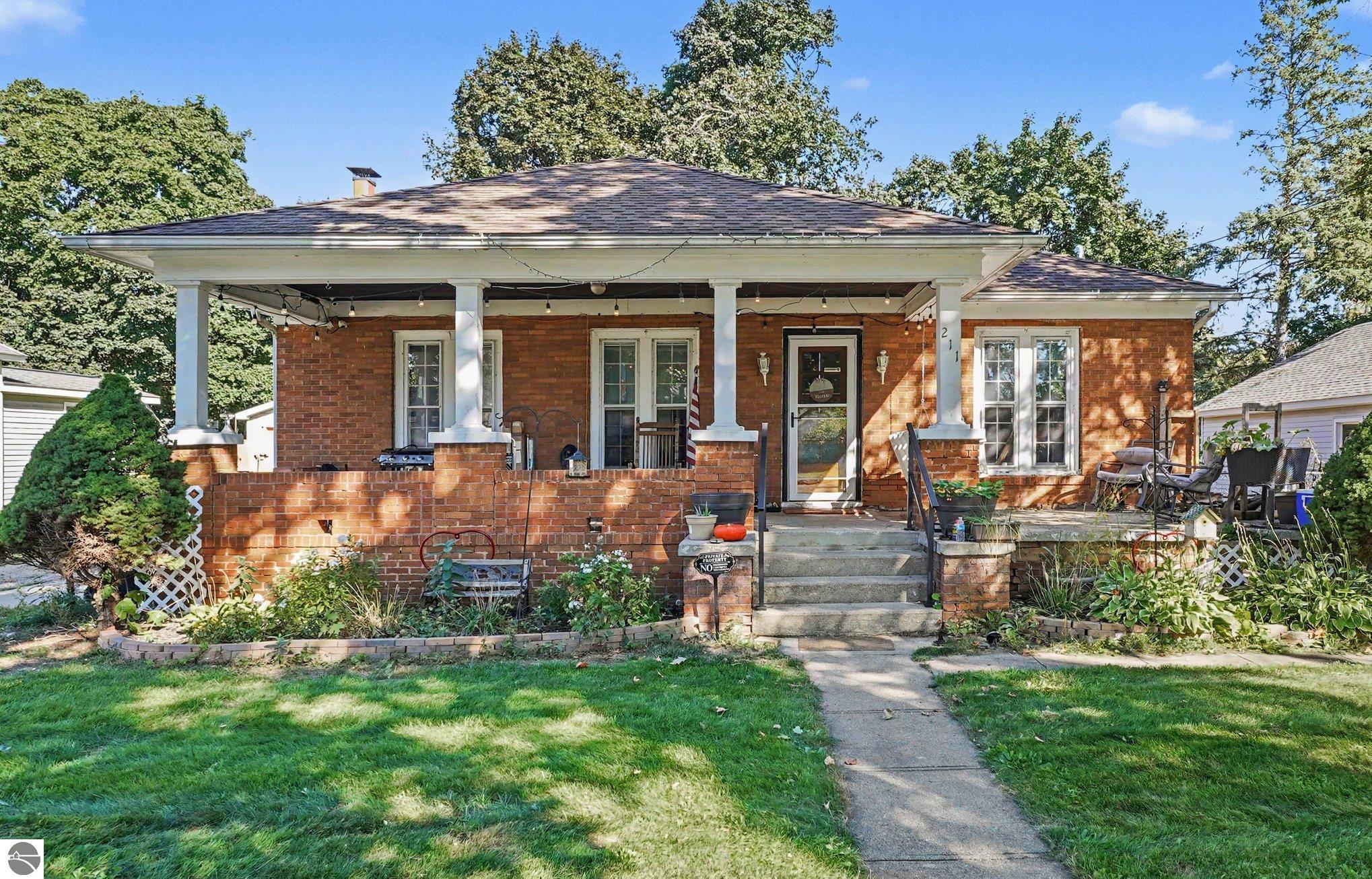 211 E Sixth, ClareCity_Clare, Michigan 48617 — photo 2