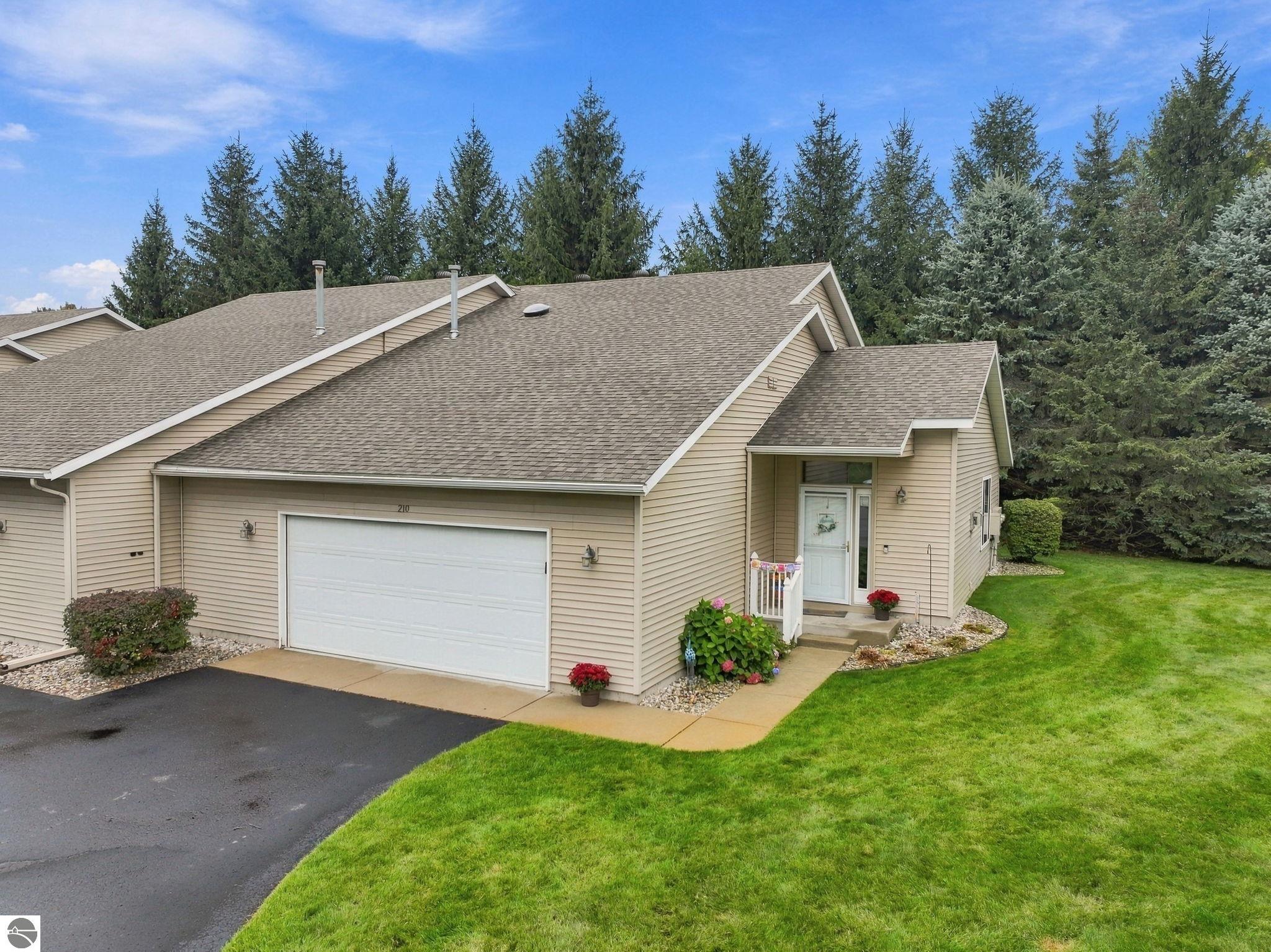 210 Greenview Circle — photo