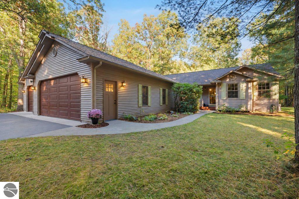 1627 White Oak Lane — photo
