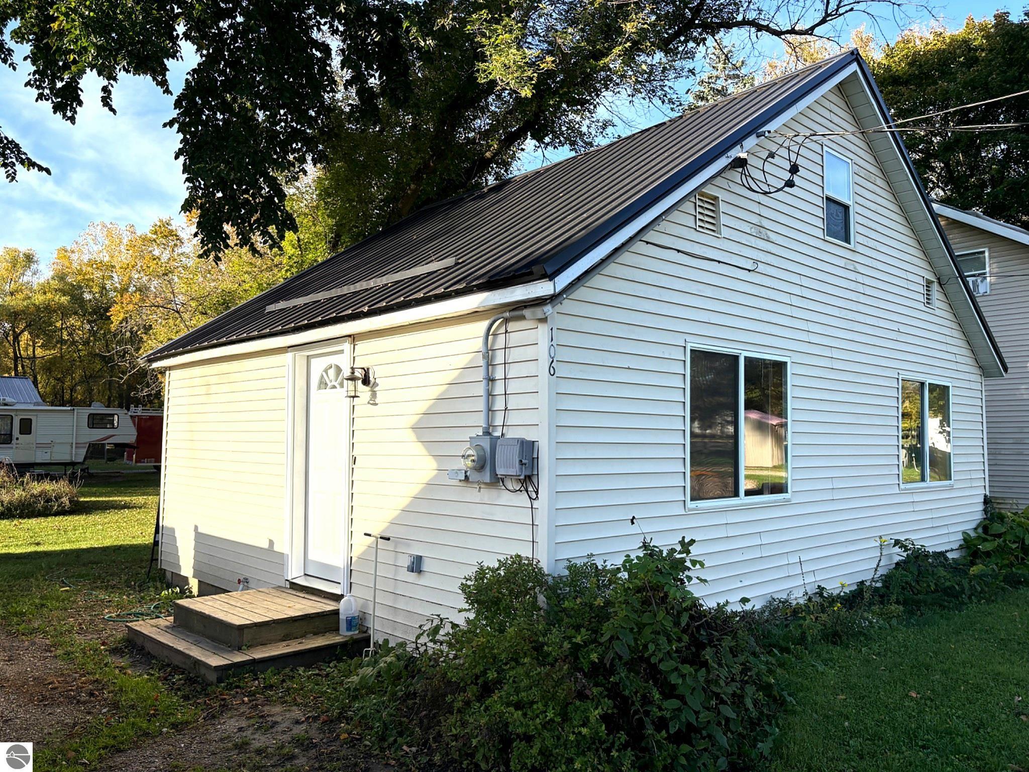 106 Webster, Ithaca, MI 48847 — photo 2