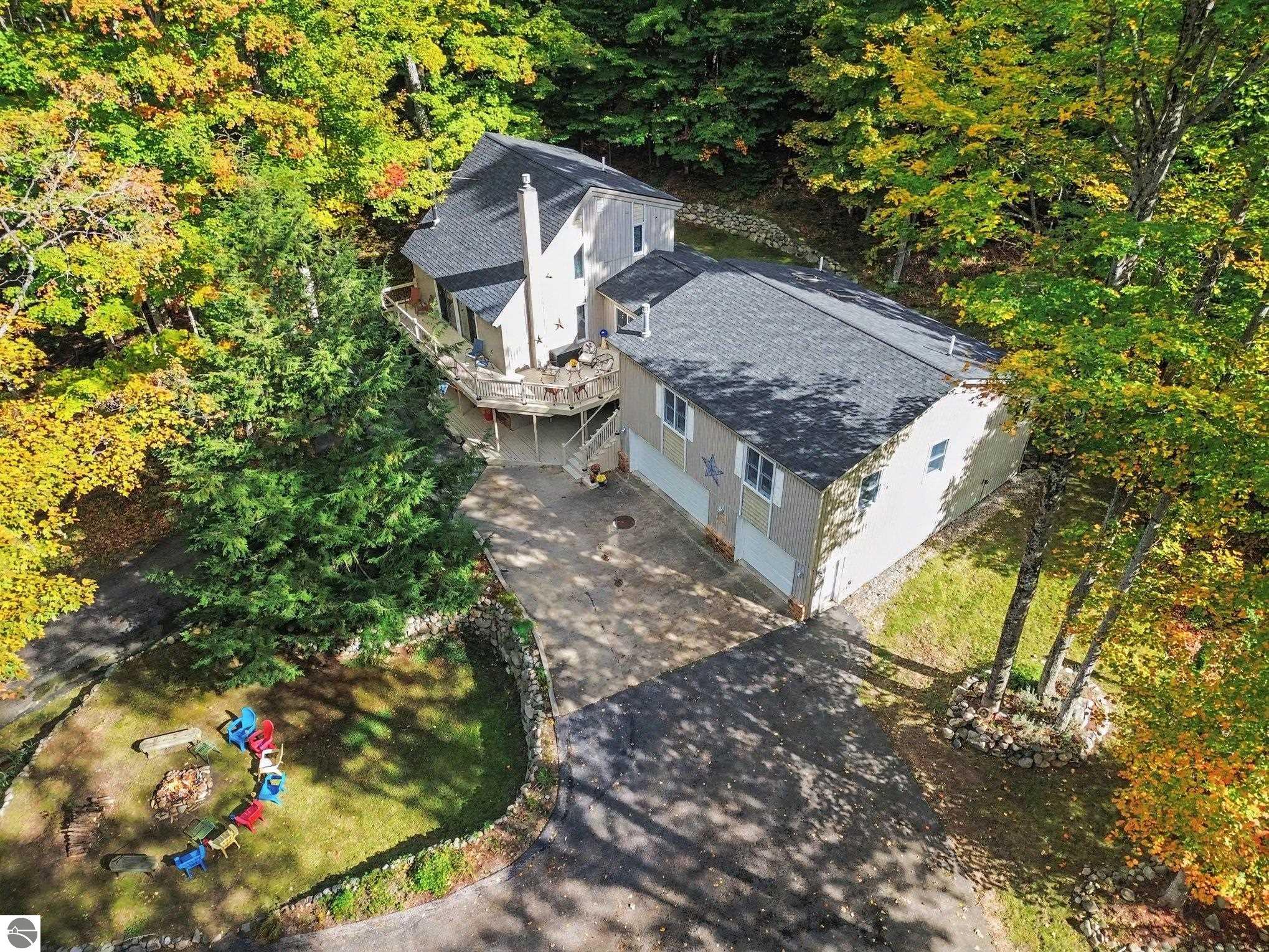 1071 Alm Court — photo