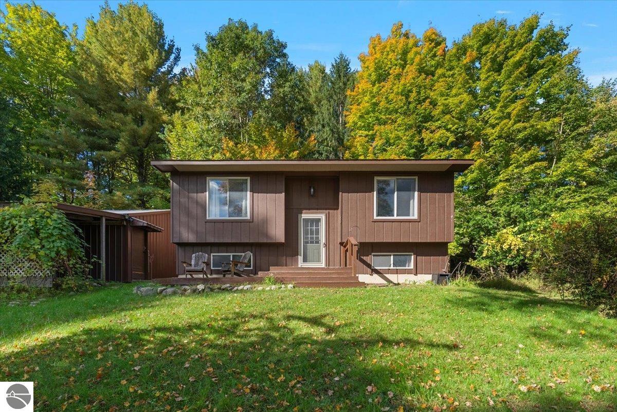 5331 Moore Road — photo