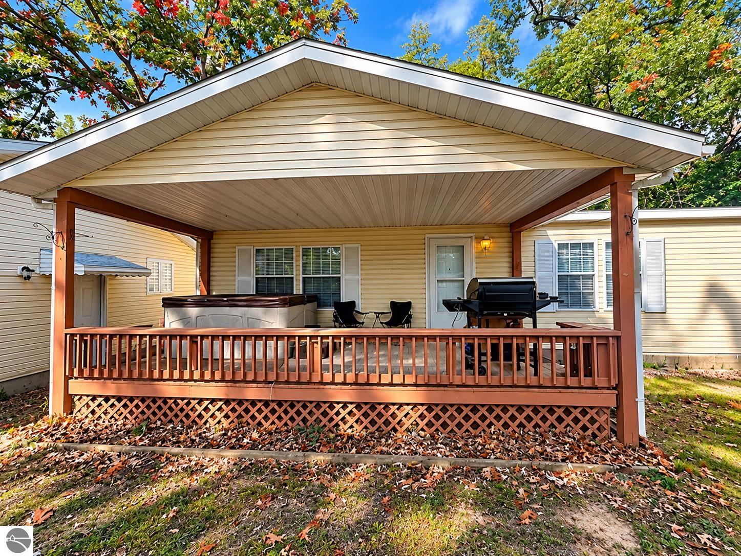 109 Maple Bluffs — photo