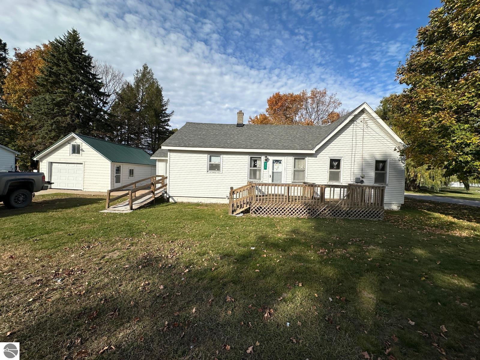 315 E Calhoun — photo