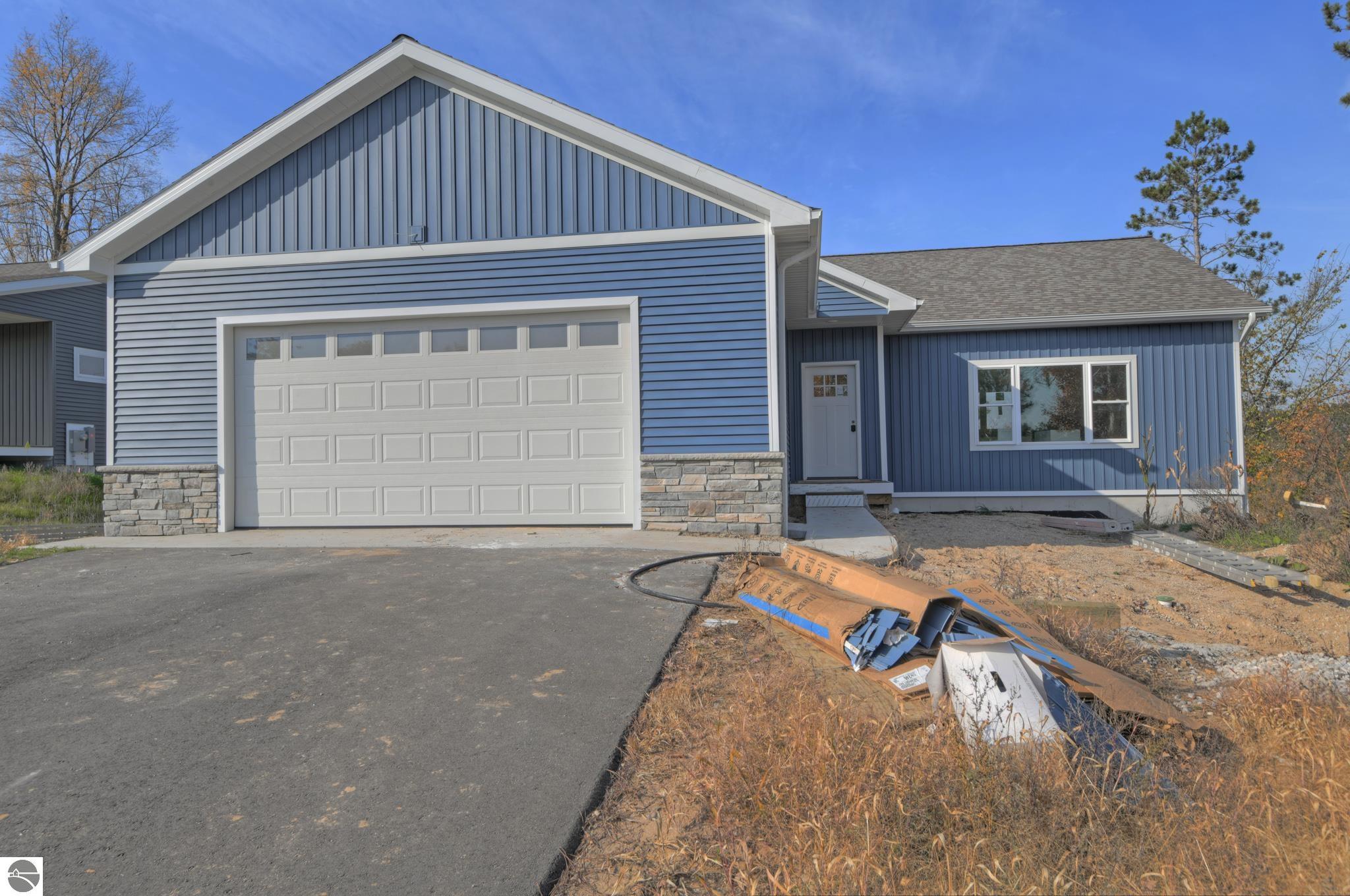 1362 Nightingale Lane — photo