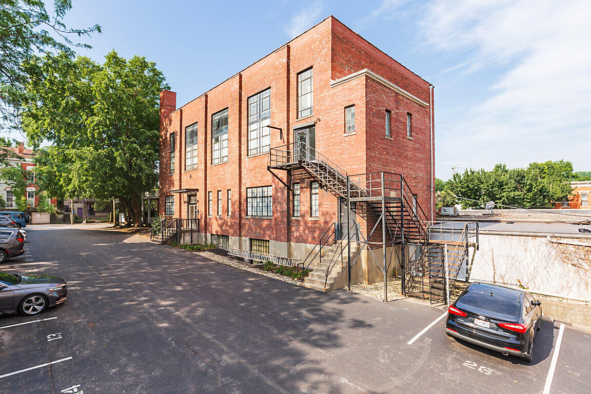 118 W 5th Street — photo