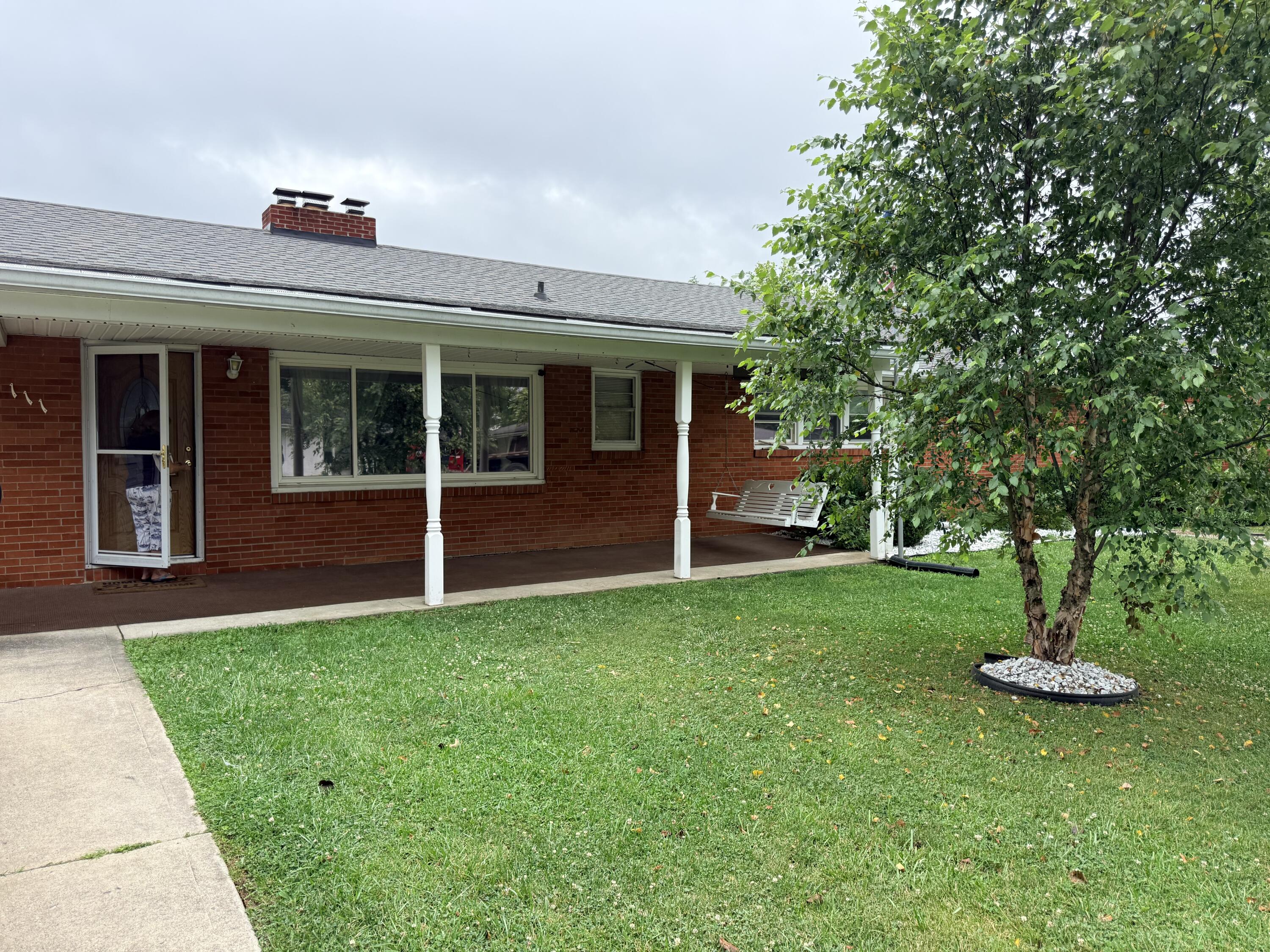 111 Kelly Court — photo