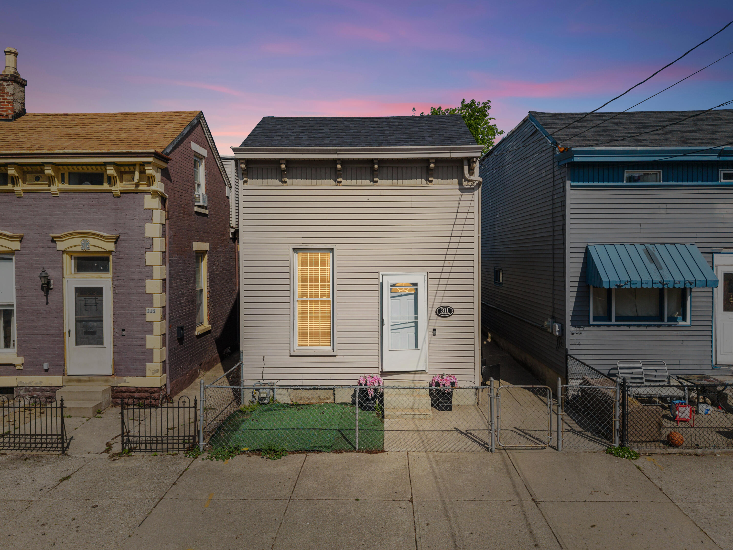 311 W 10th Street — photo