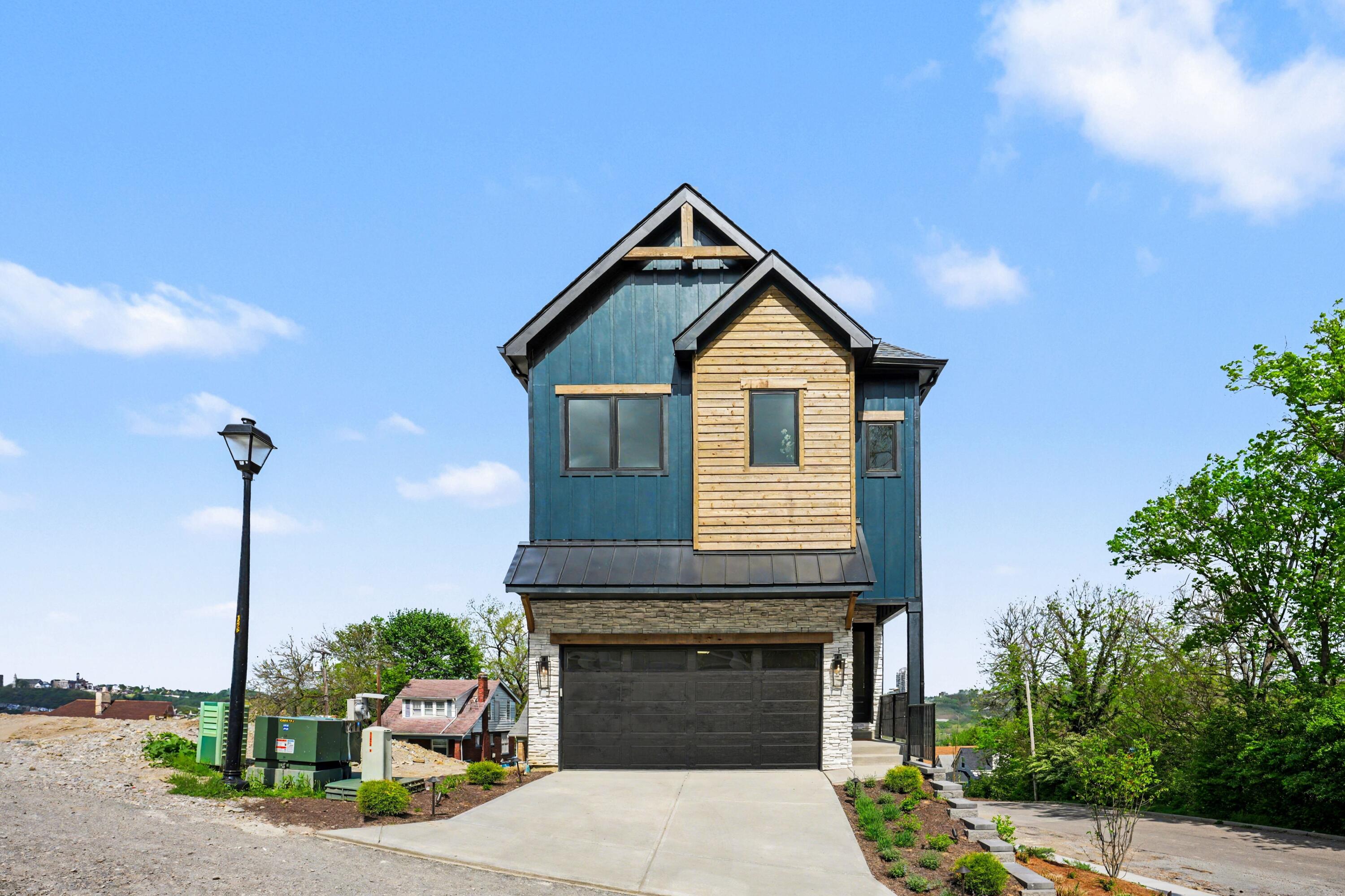 952 Walnut Street — photo