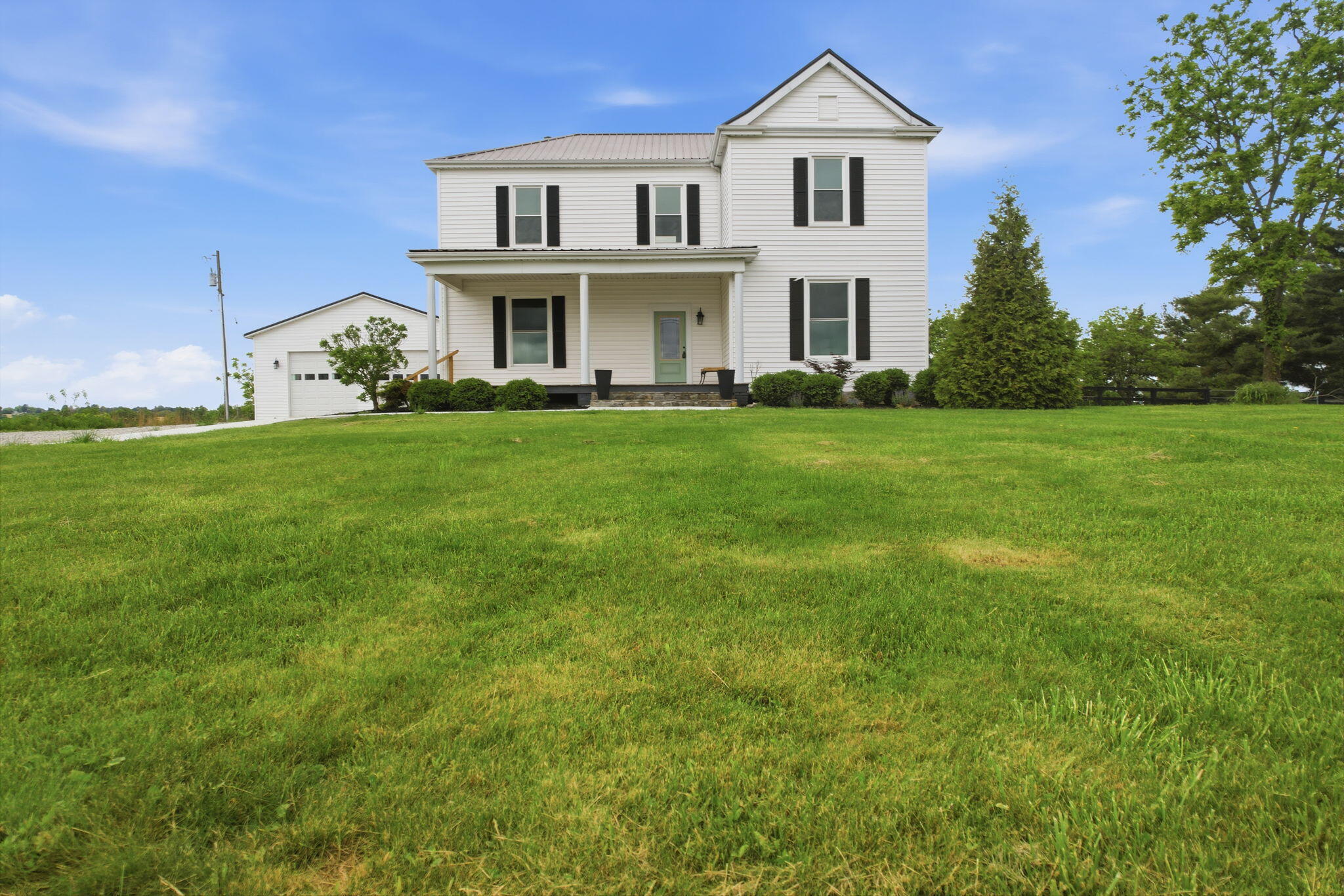 132 W Maple Leaf Road — photo