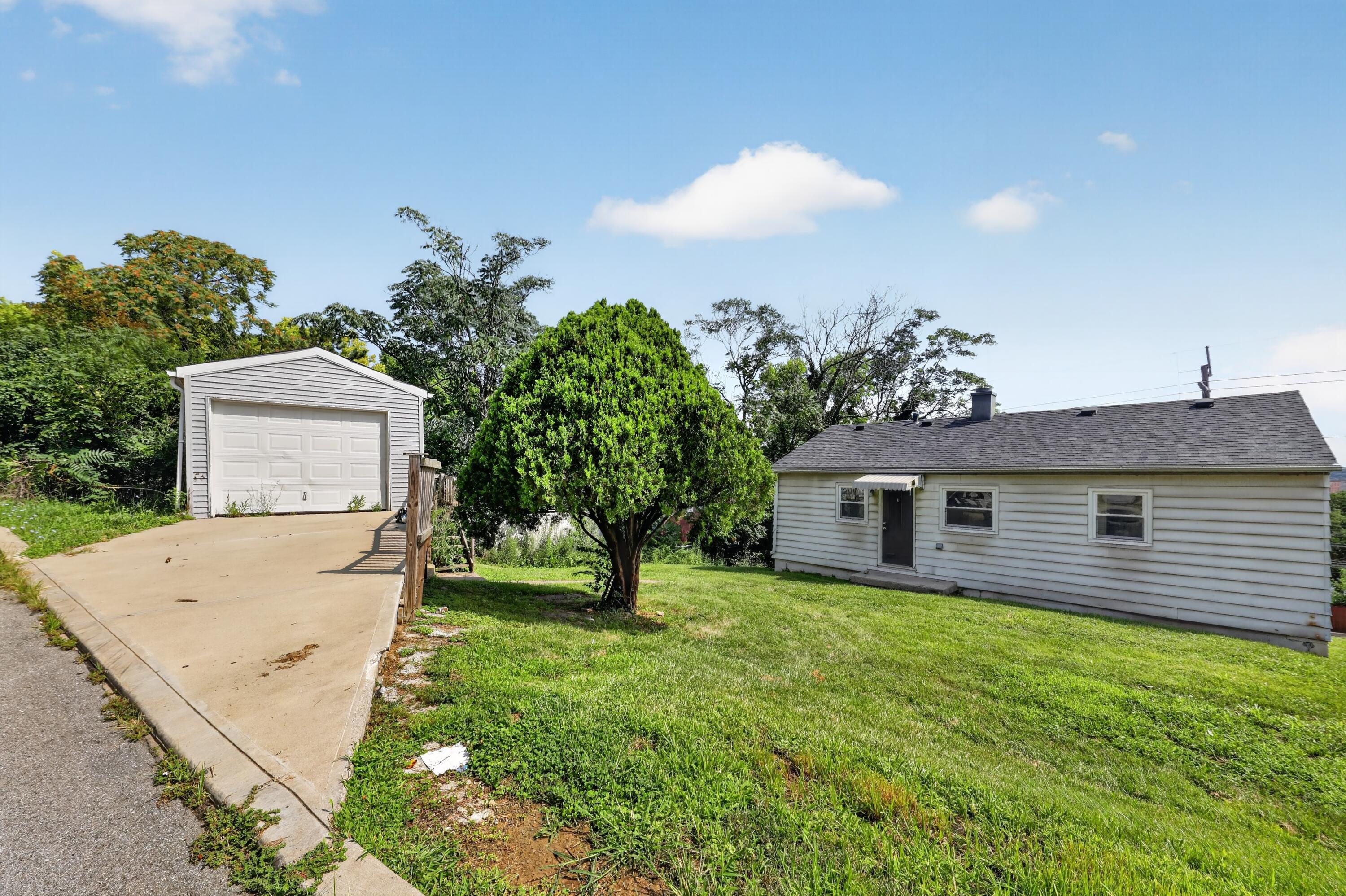 1611 Monroe Street — photo