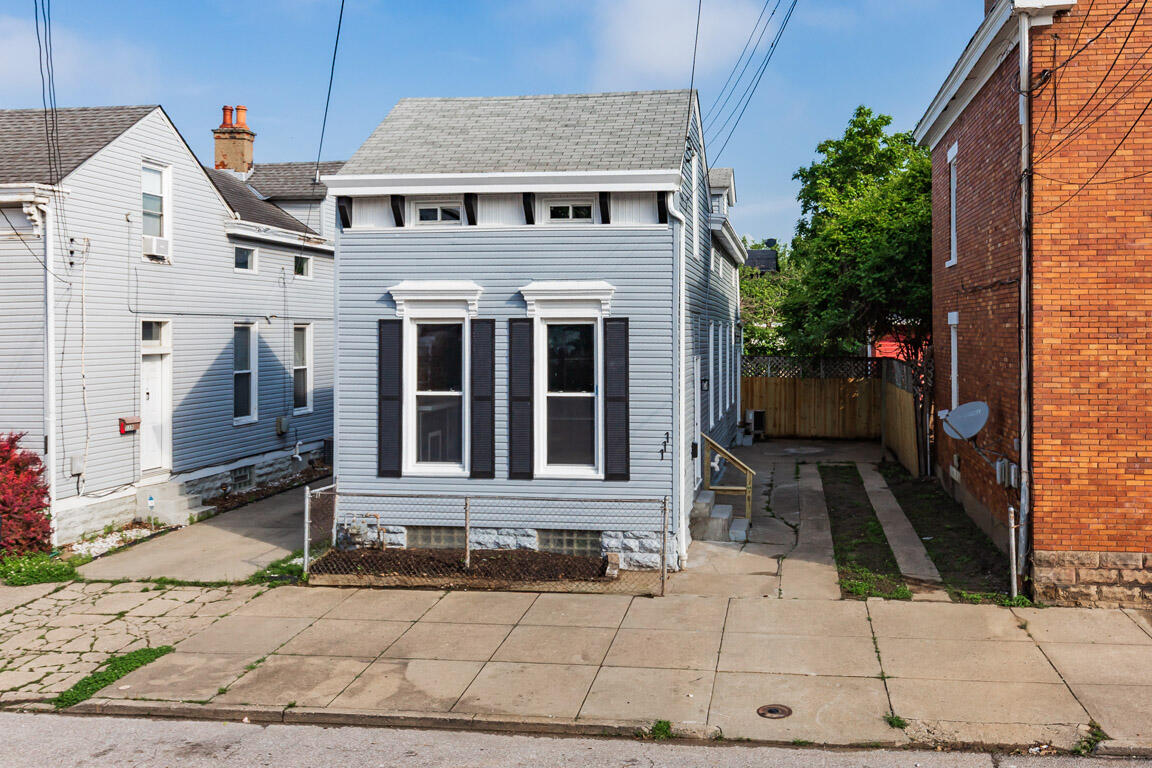 111 W 10th Street — photo