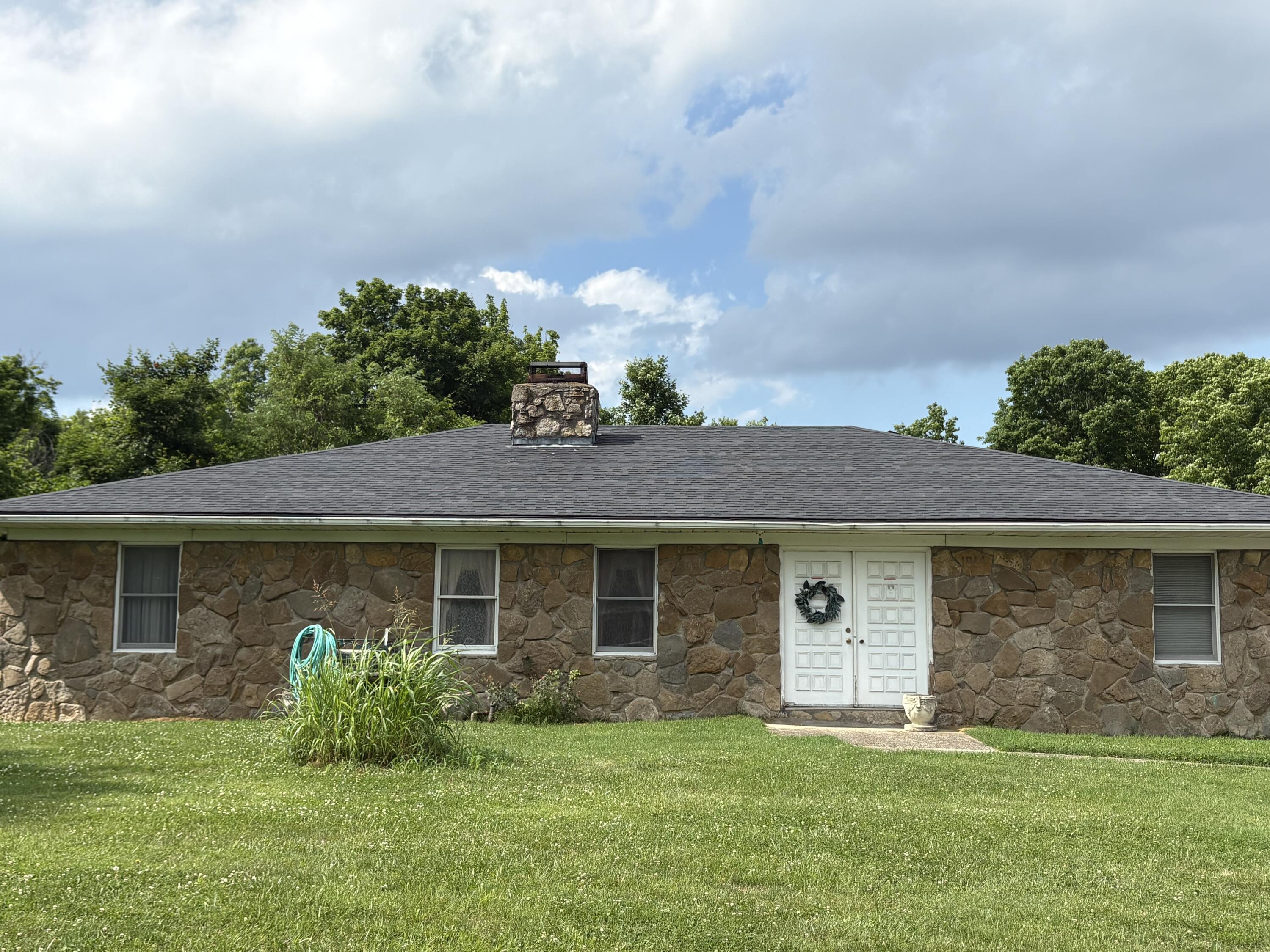 1814 Perry Lane — photo