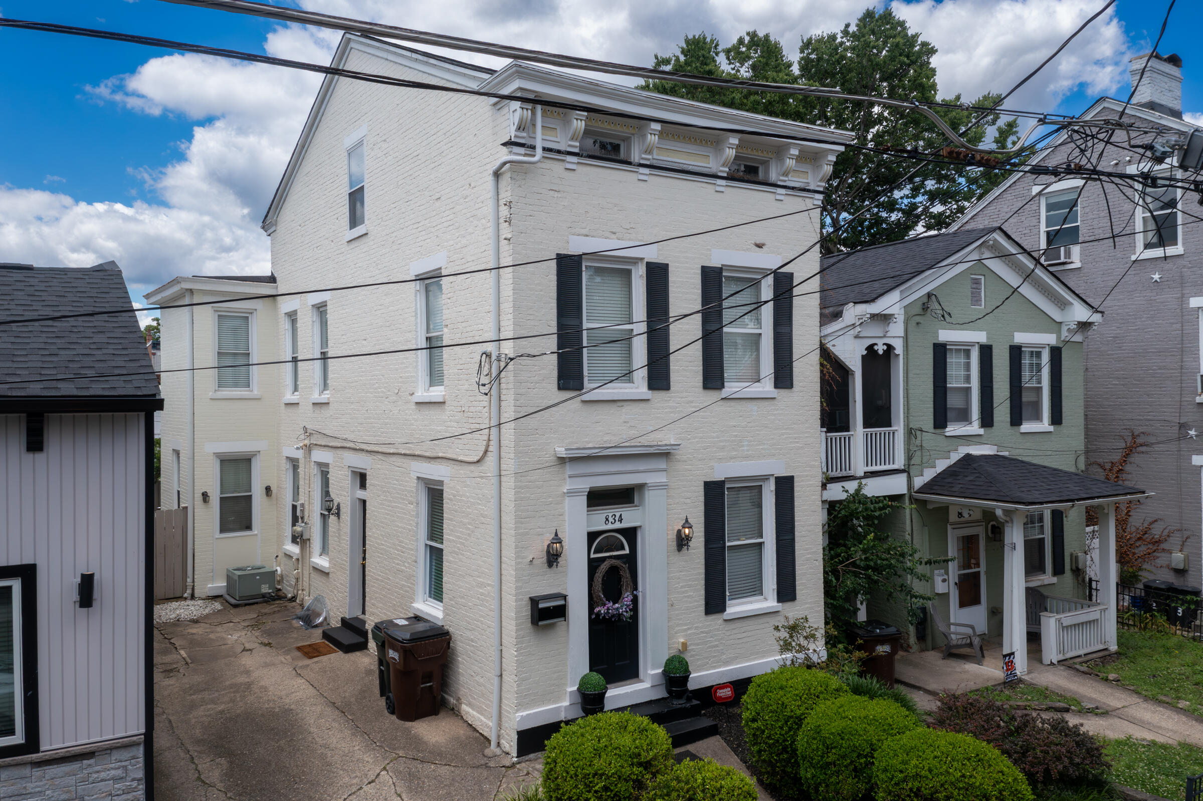 834 Saratoga Street — photo