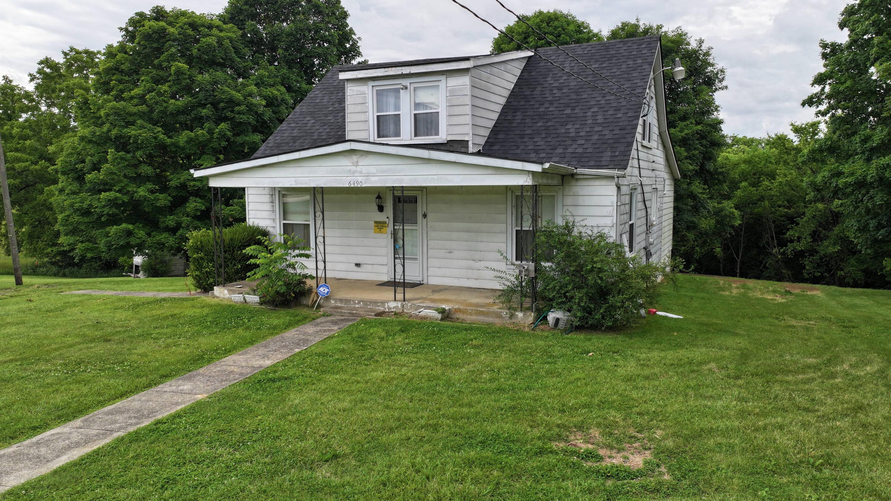 6490 Gratz Road — photo