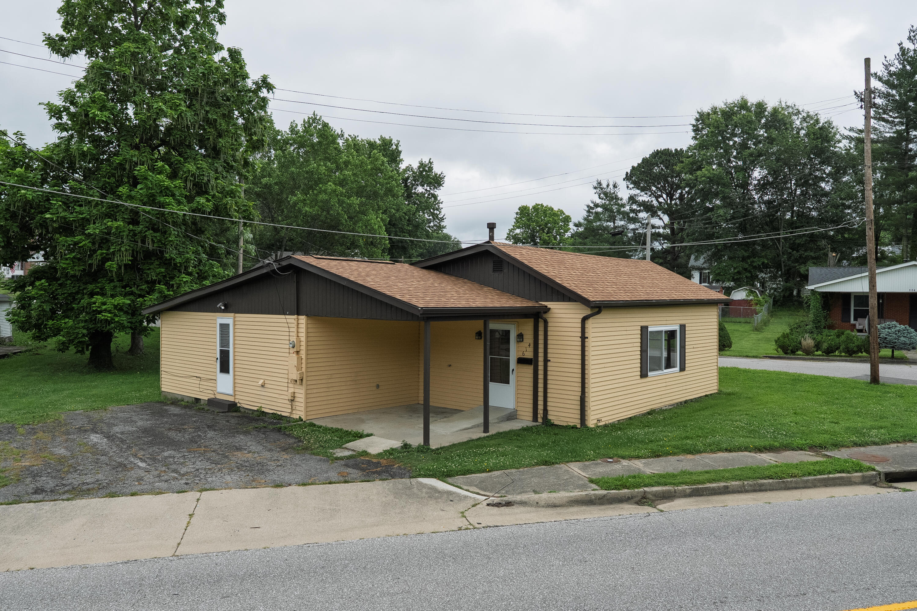 614 Main Street — photo