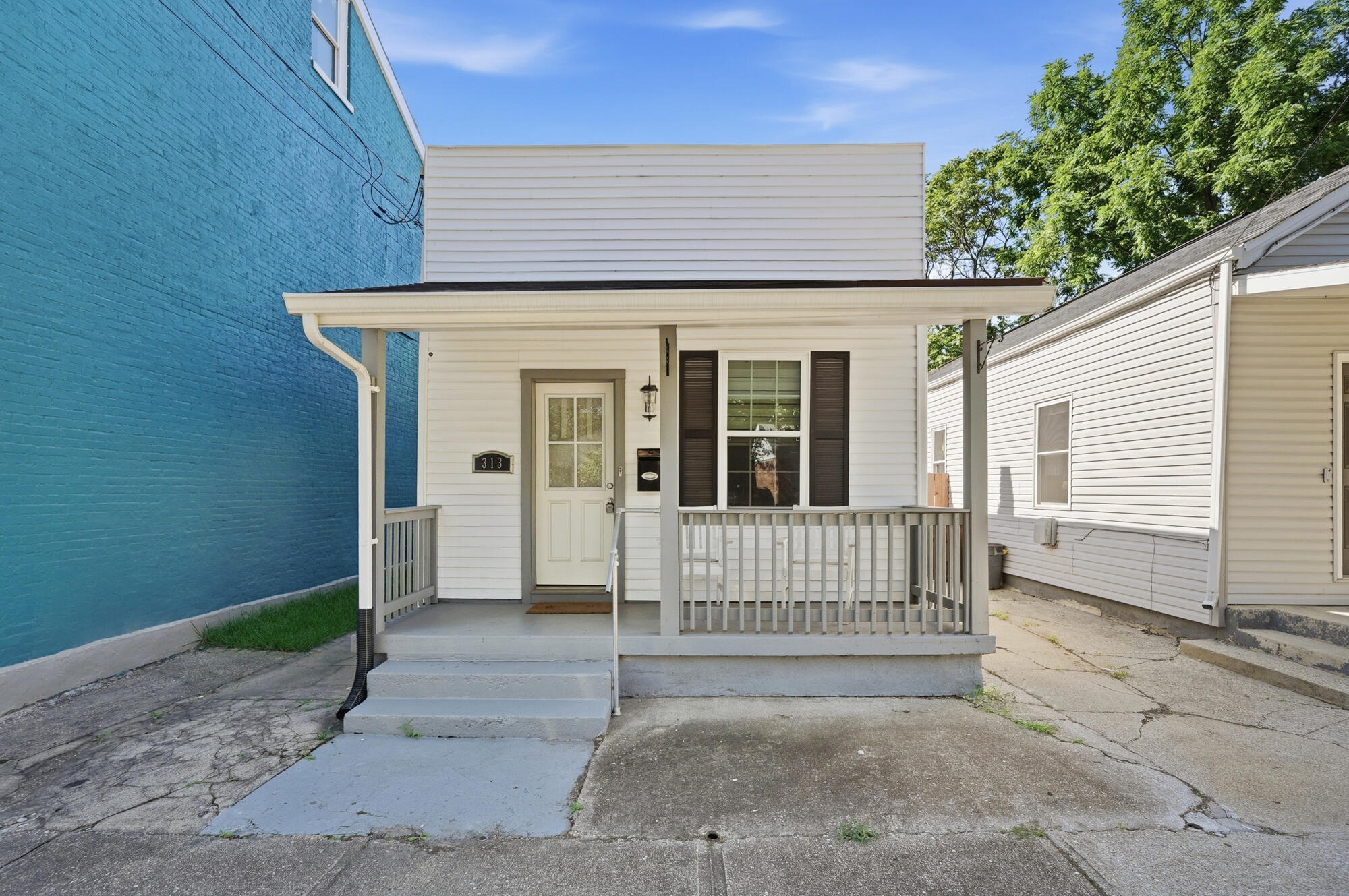 313 E 13th Street — photo