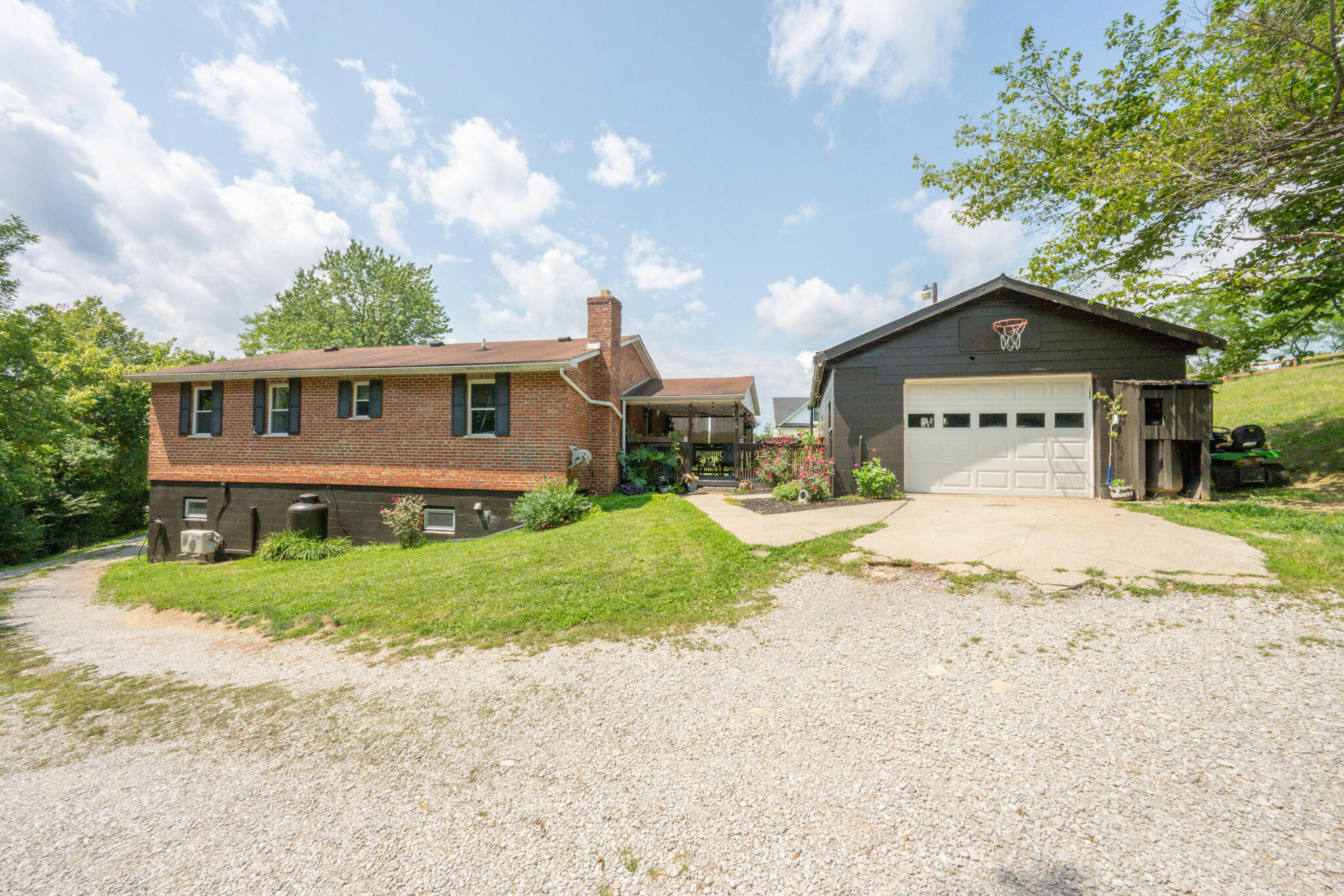 16059 Pfanstiel Road — photo