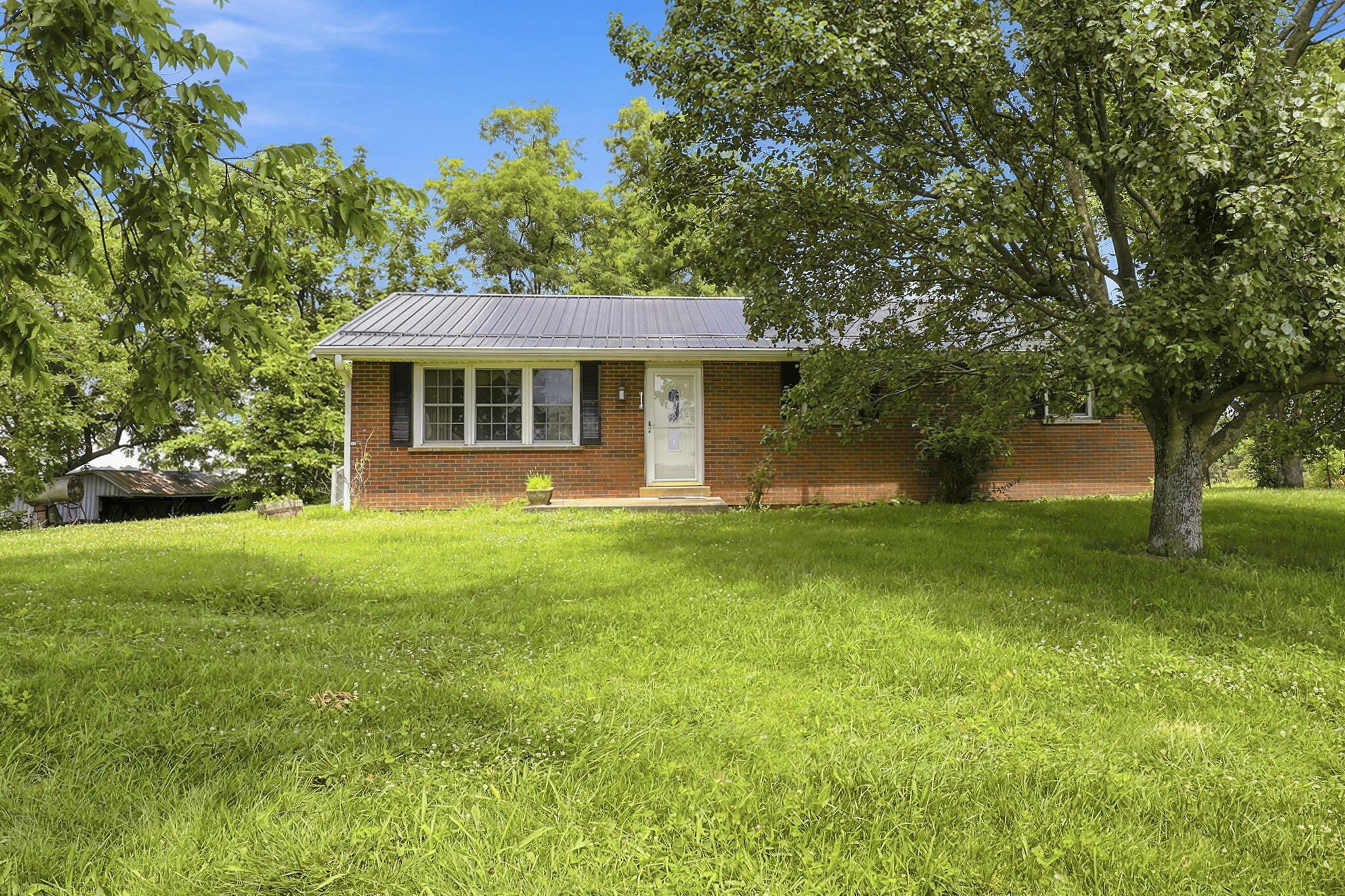 525 Chipman Ridge Road — photo