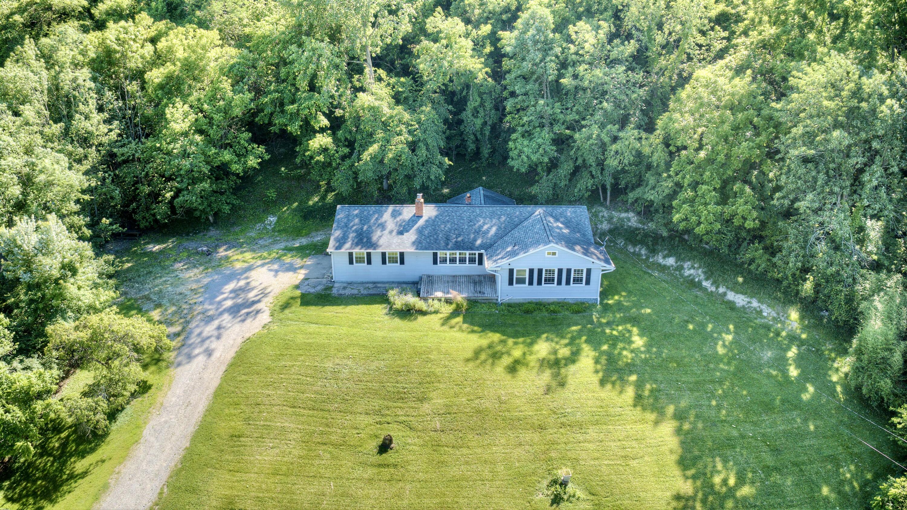 4851 River Road — photo