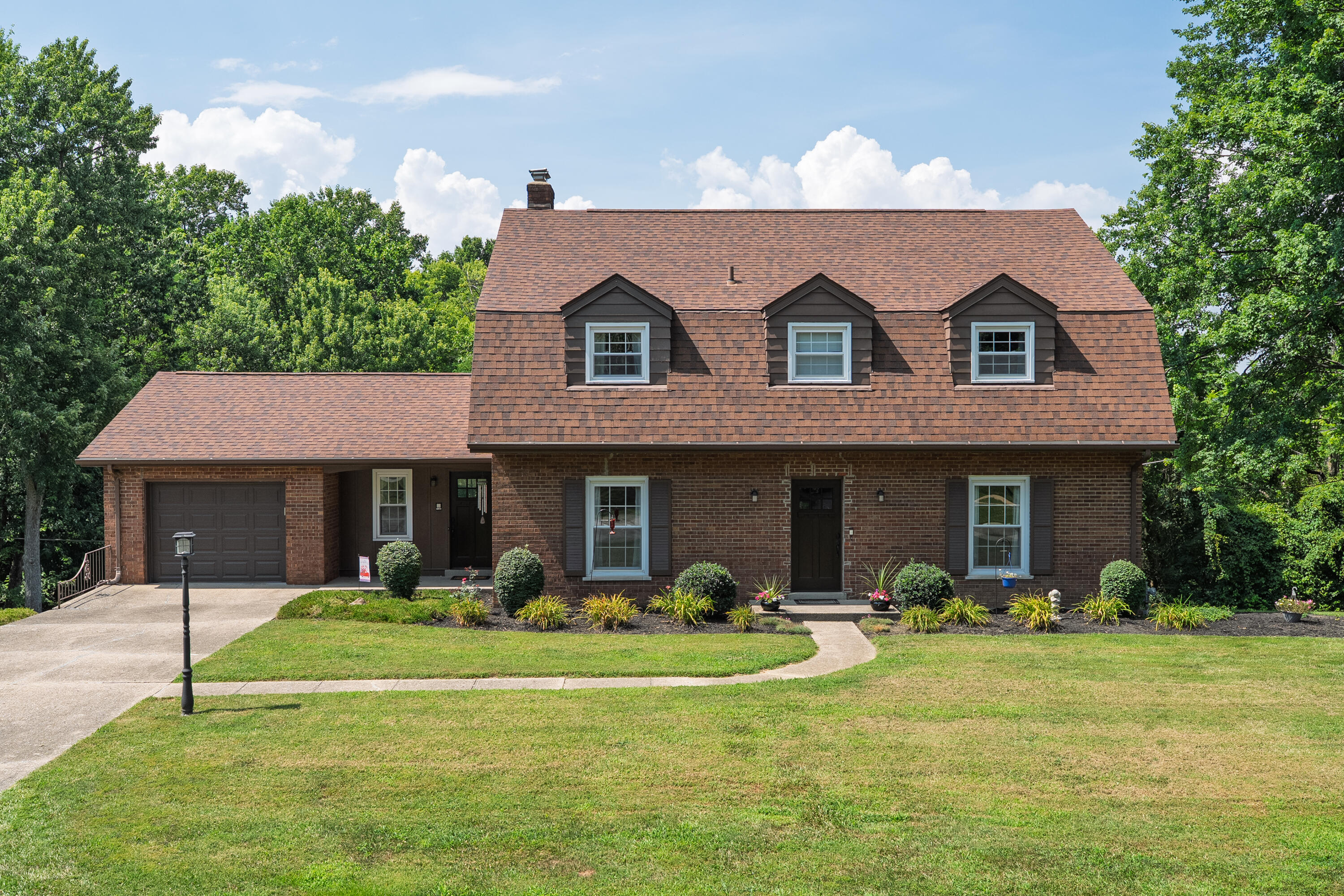 3685 Mockingbird Lane — photo