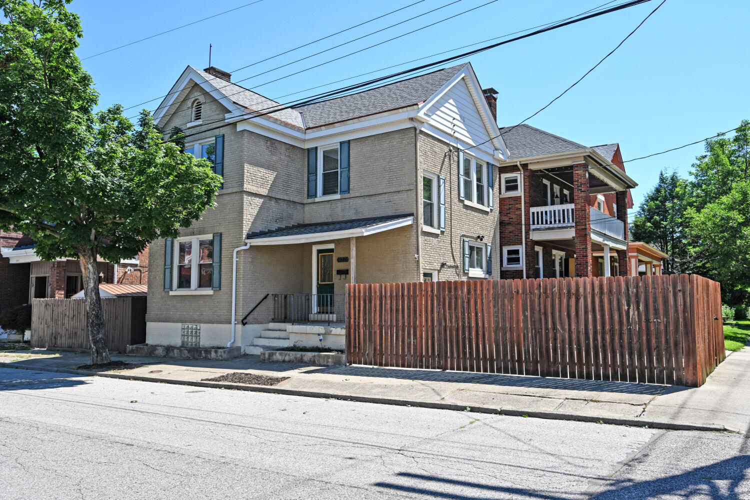 1946 Oakland Avenue — photo