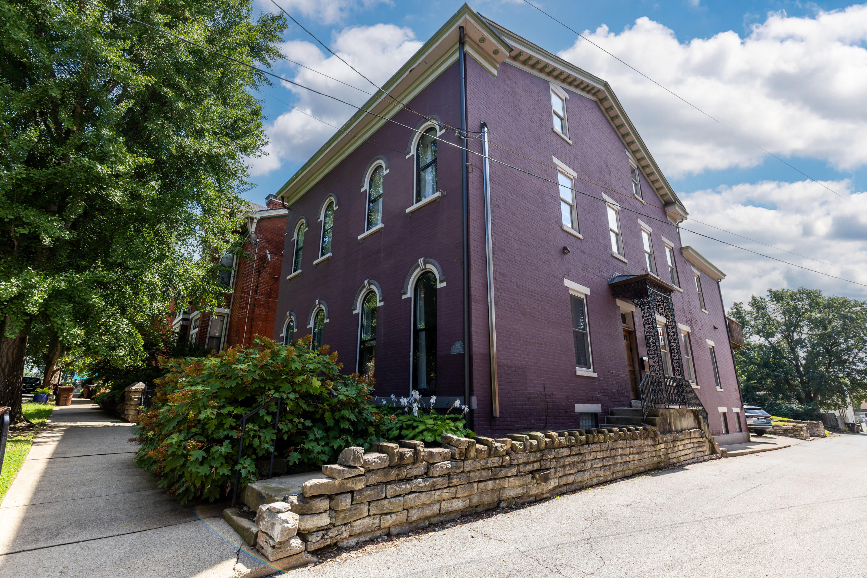 223 E 7th Street — photo