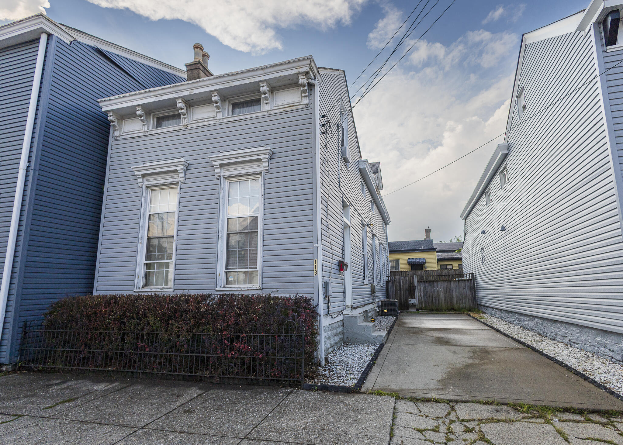 113 W 10th Street — photo